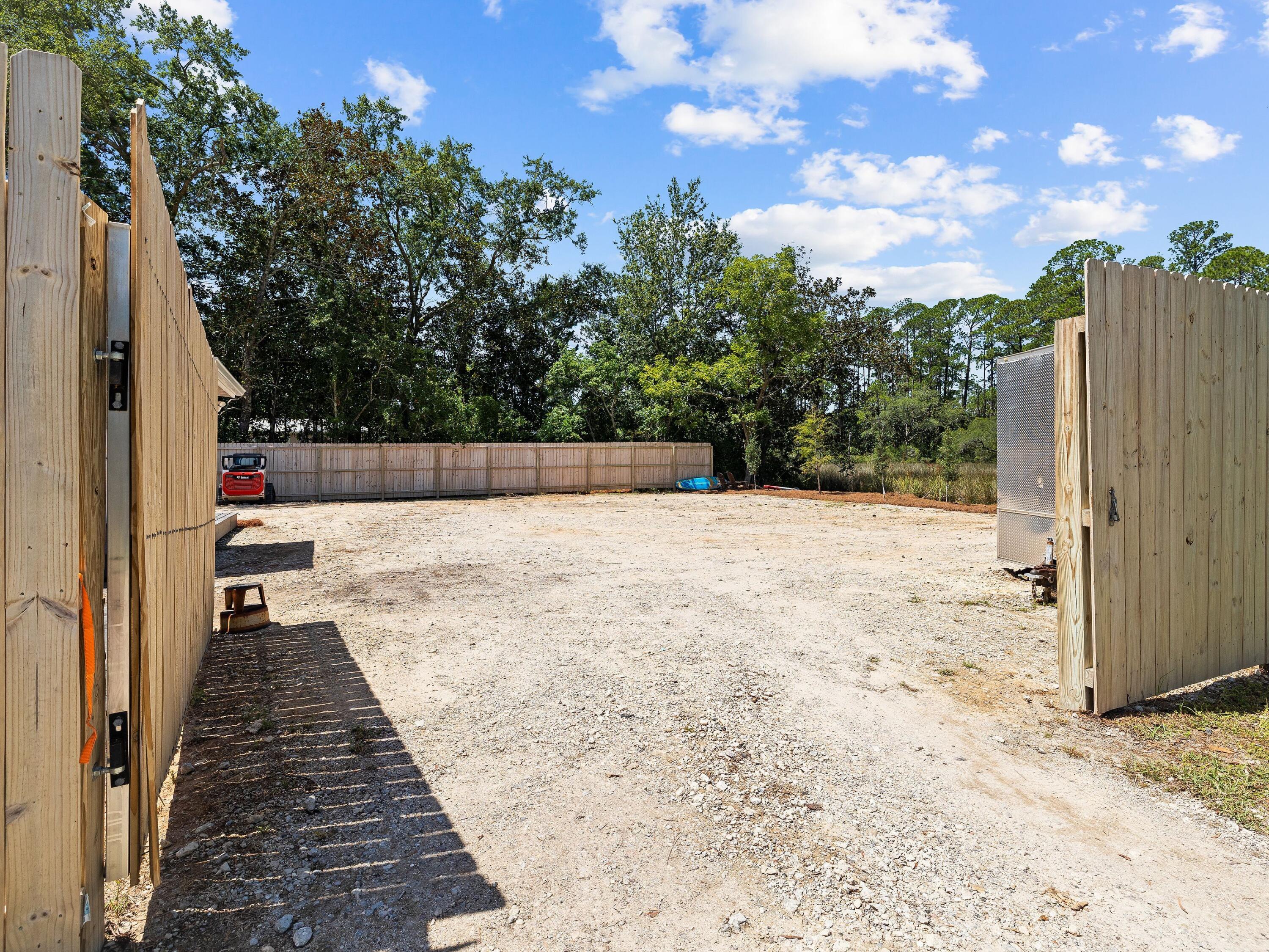 1409 N County Highway 393