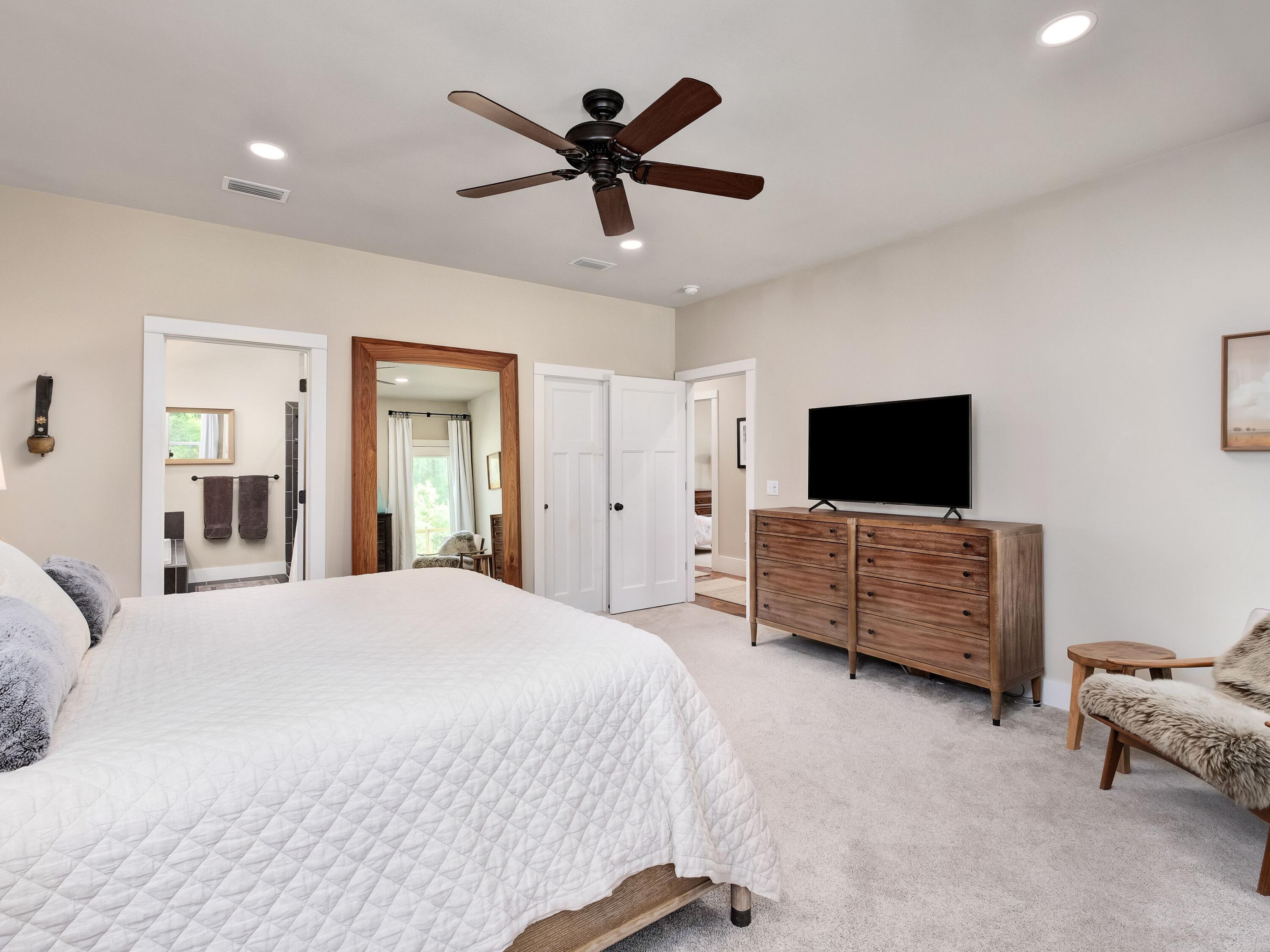102 Still Oaks Cove
