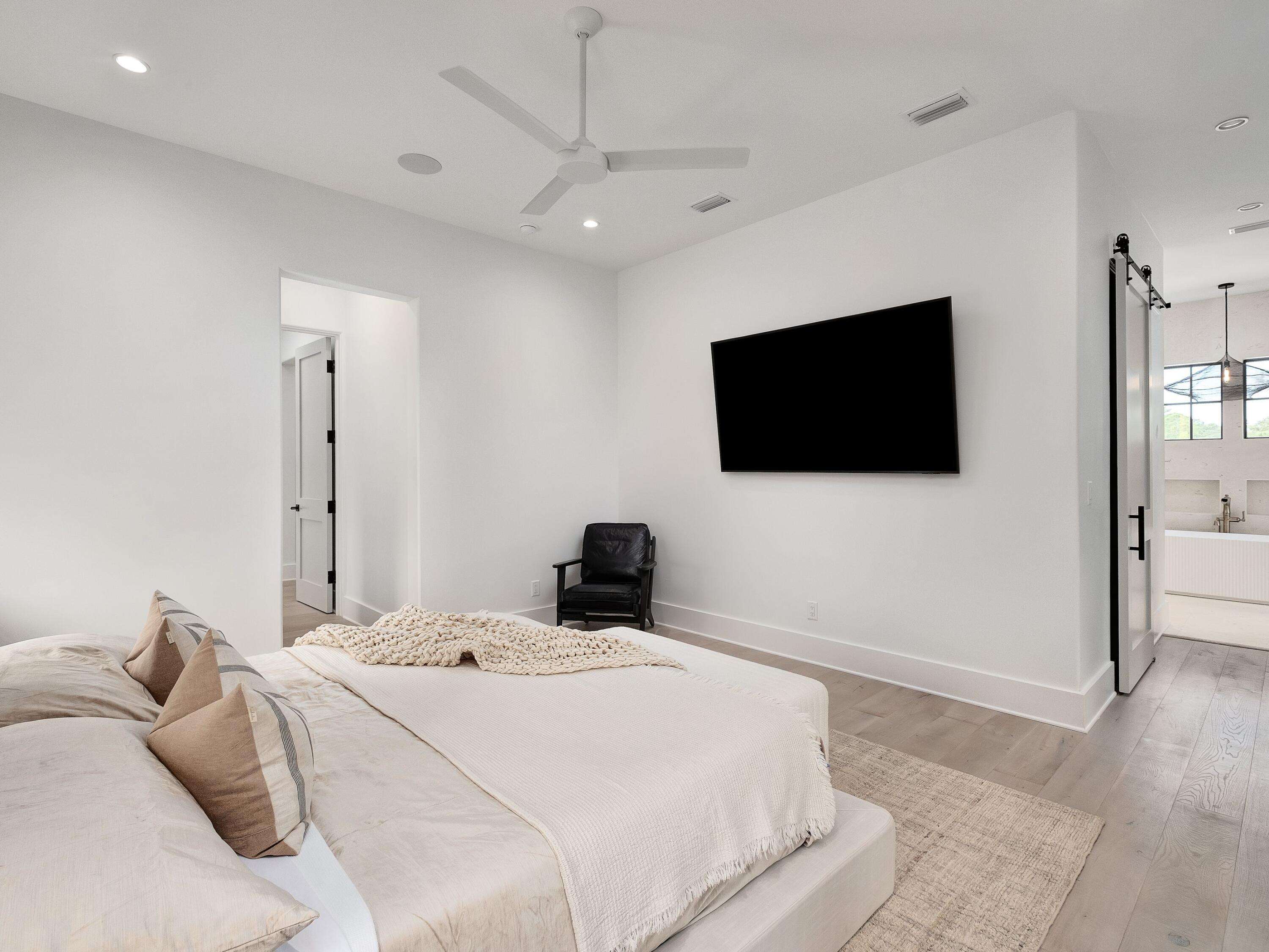 6 W Grande Pointe Drive