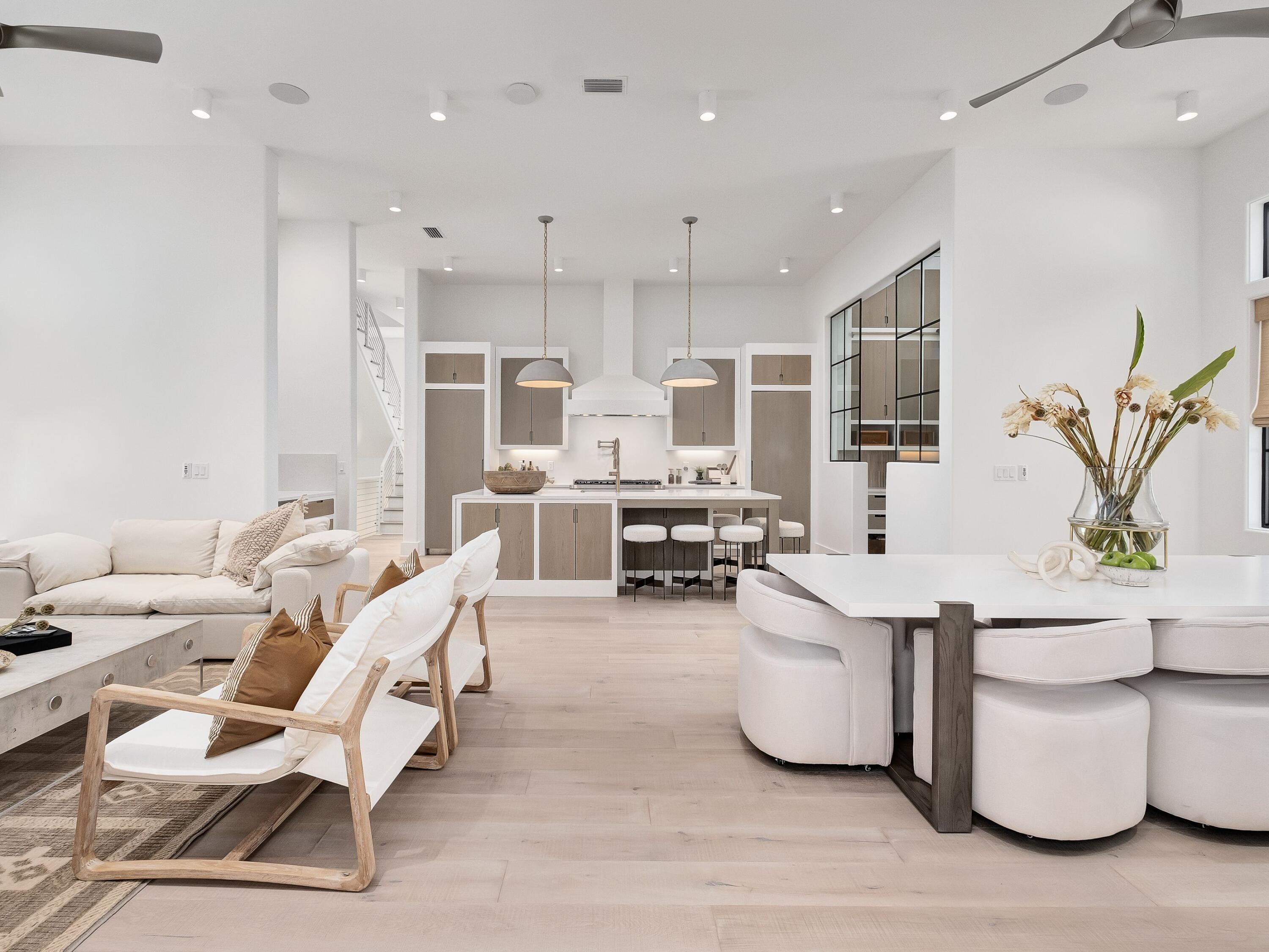 6 W Grande Pointe Drive