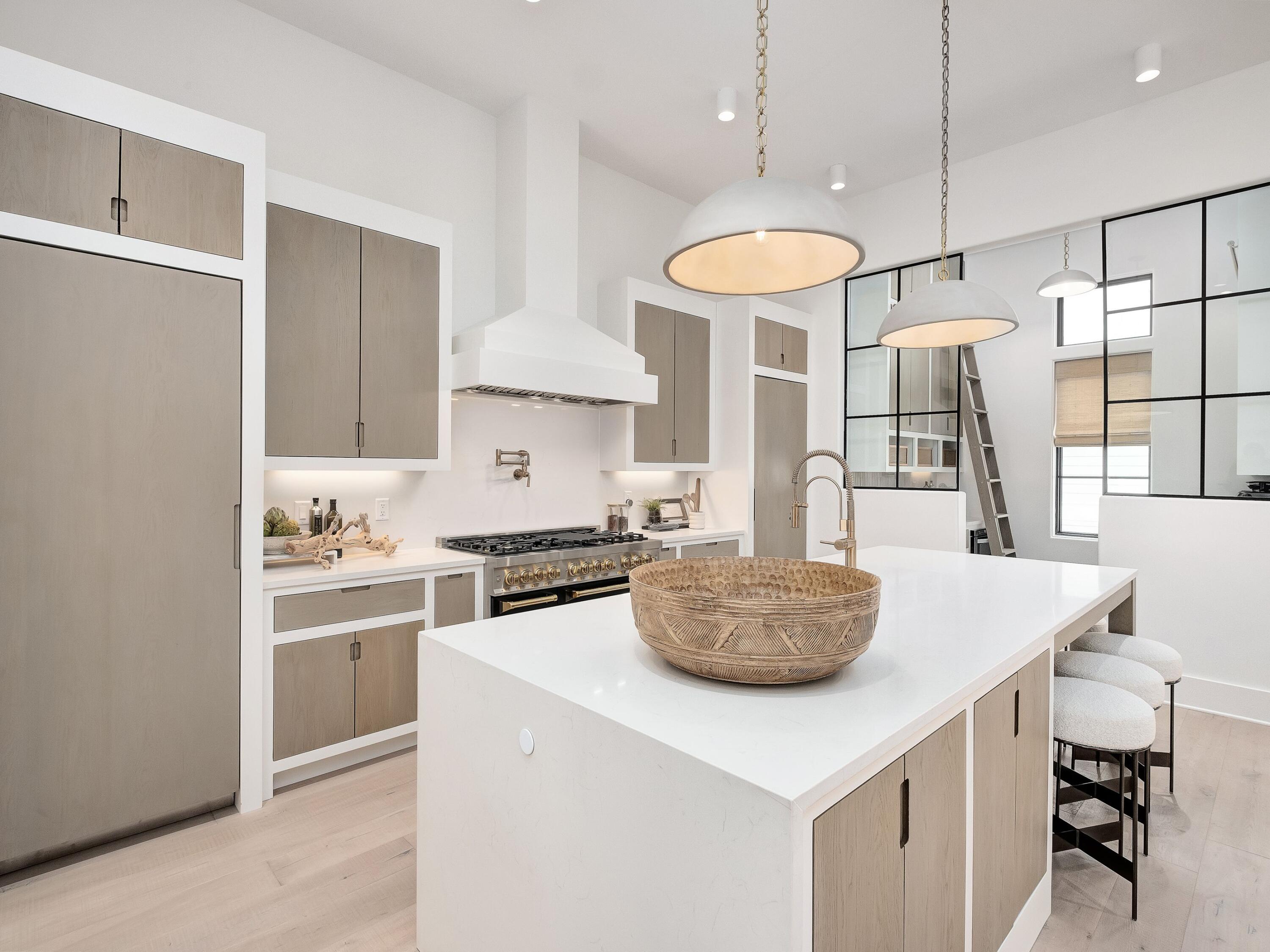 6 W Grande Pointe Drive
