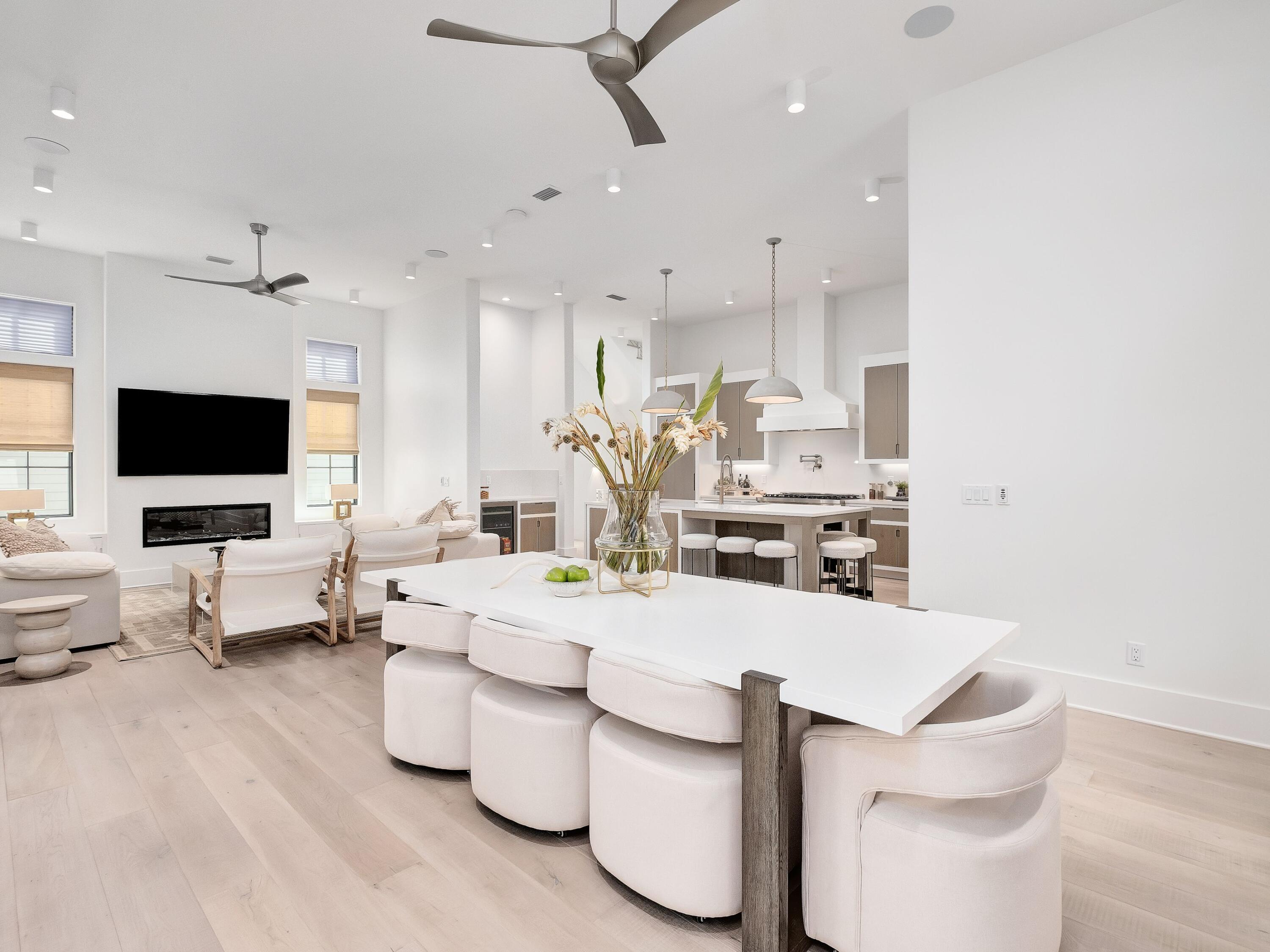 6 W Grande Pointe Drive