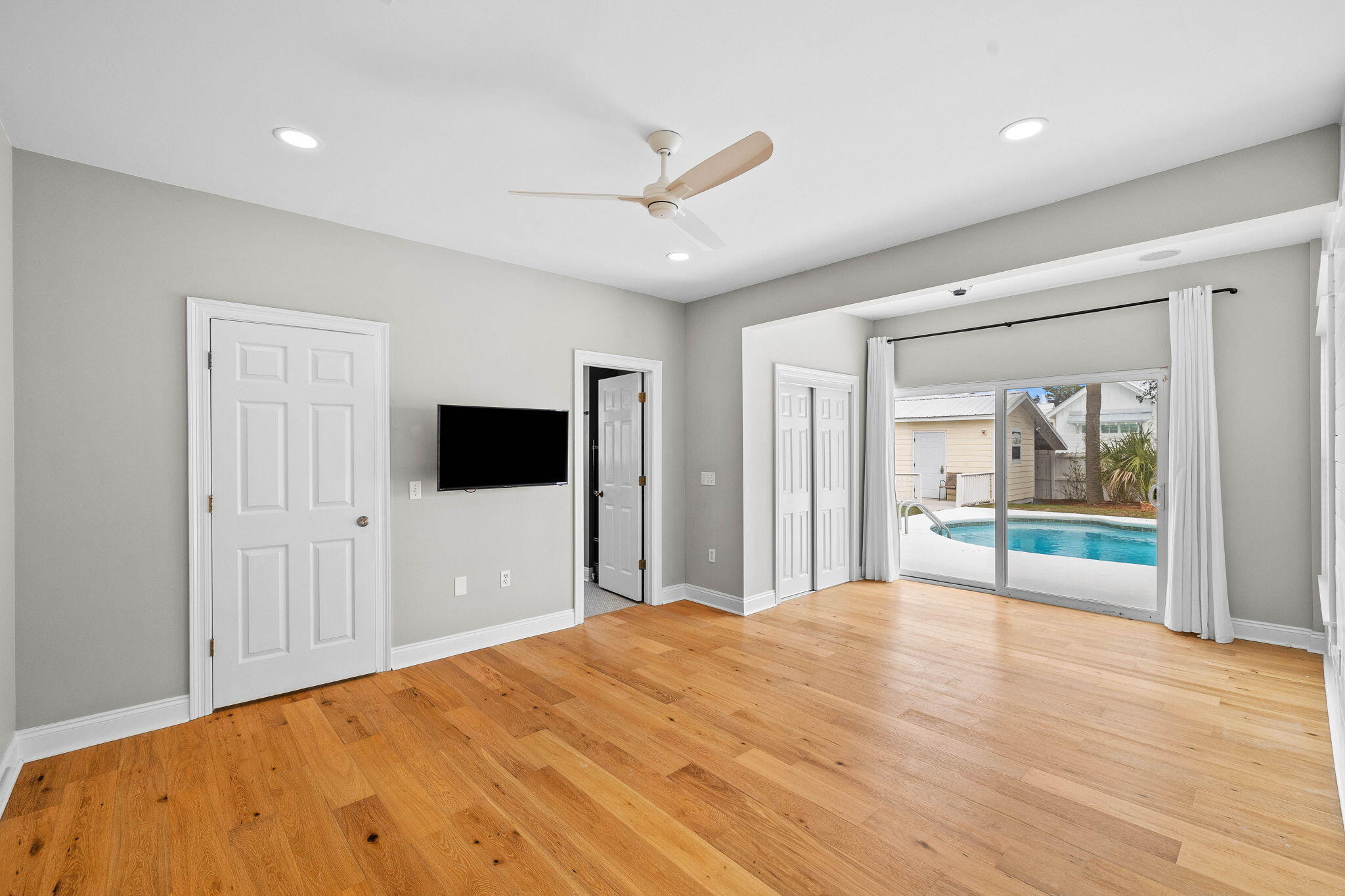 208 N Wall Street