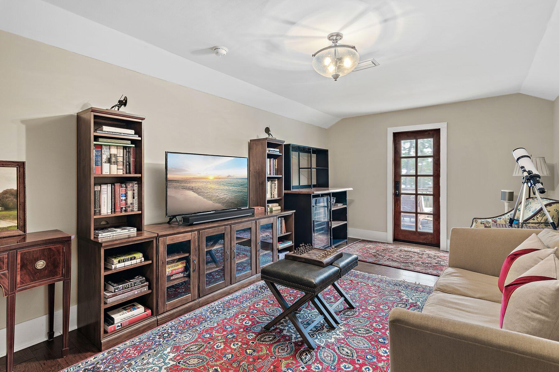1406 Turtleback Trail
