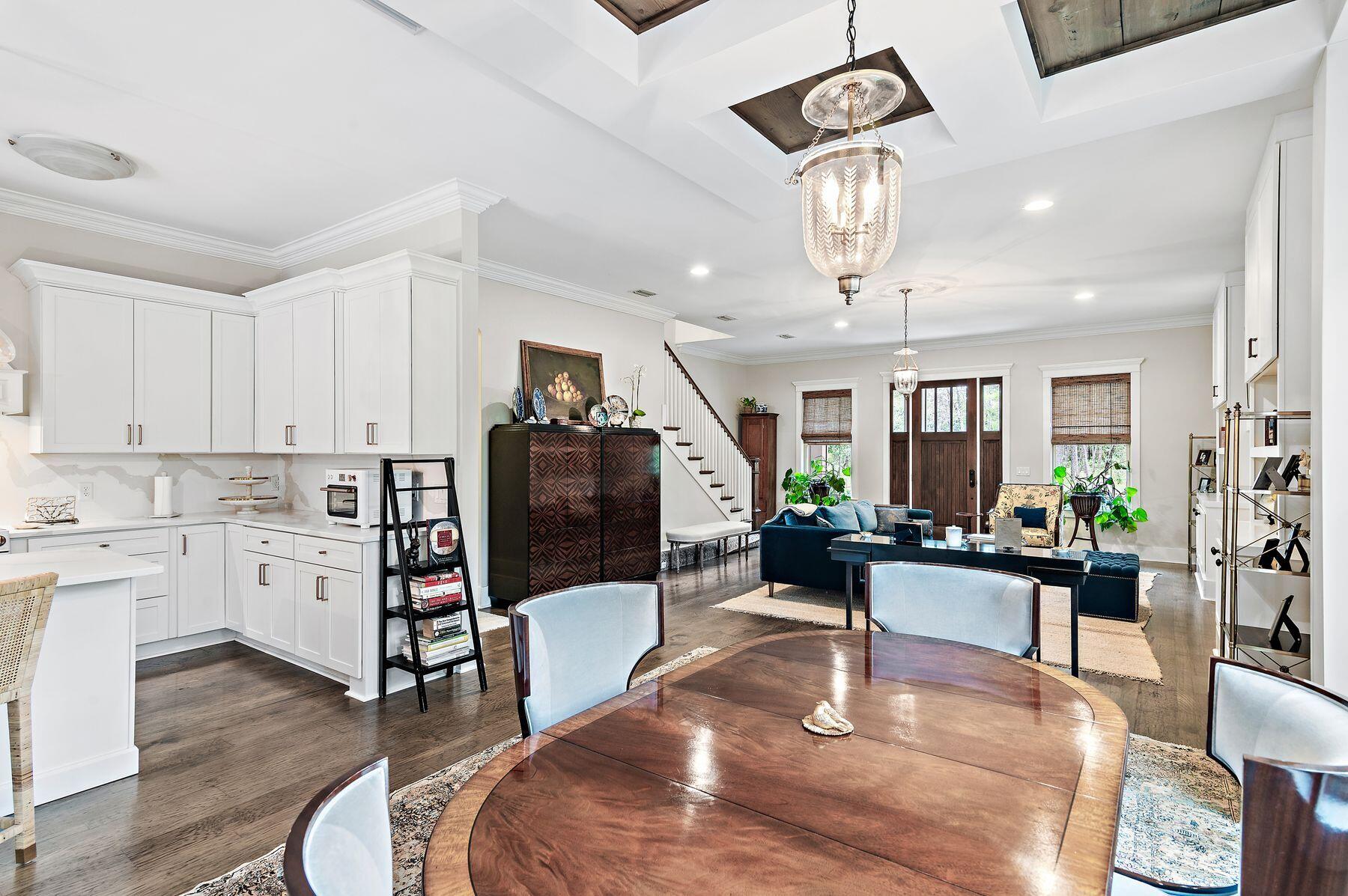 1406 Turtleback Trail