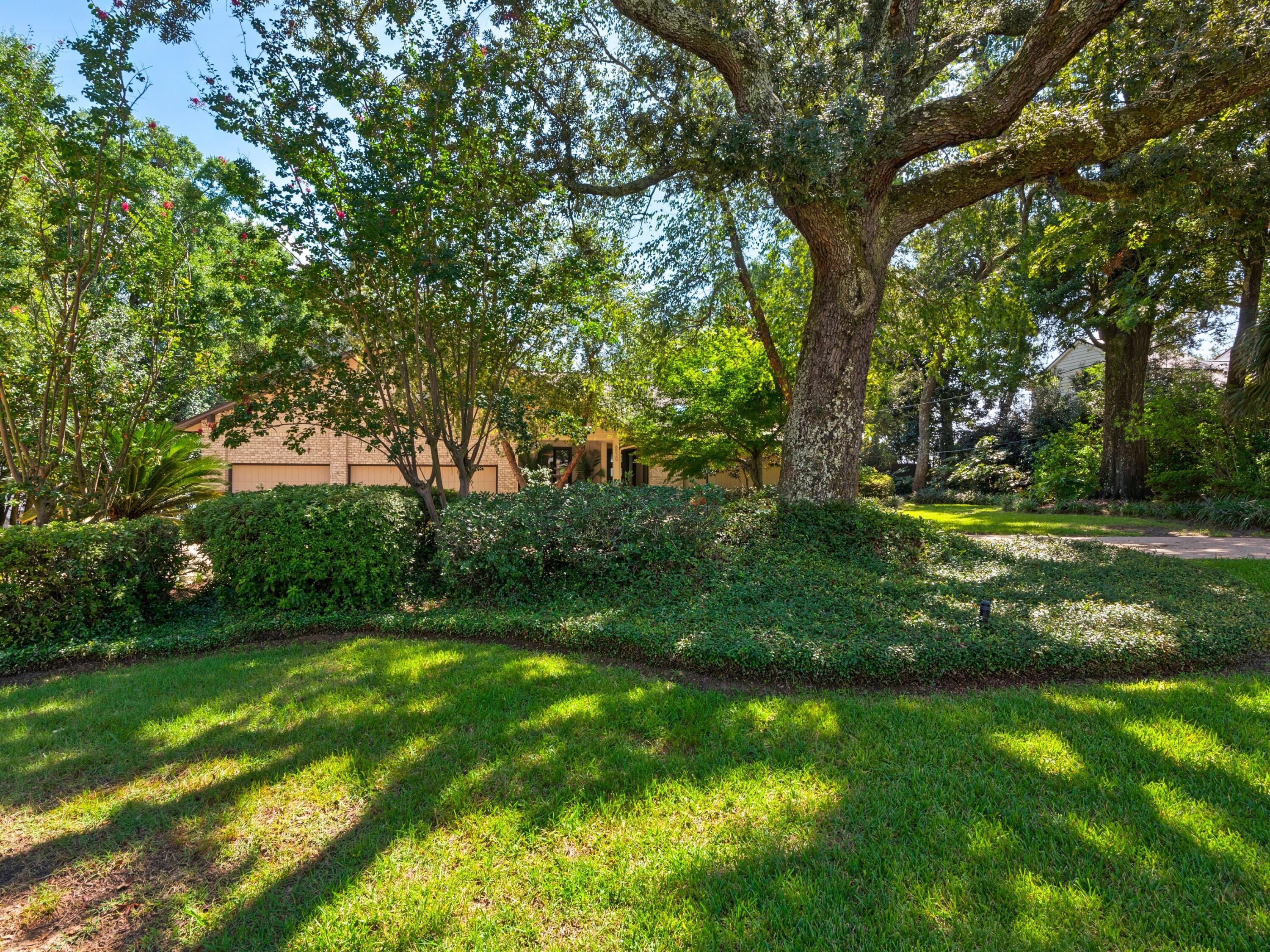 6530 Scenic Highway