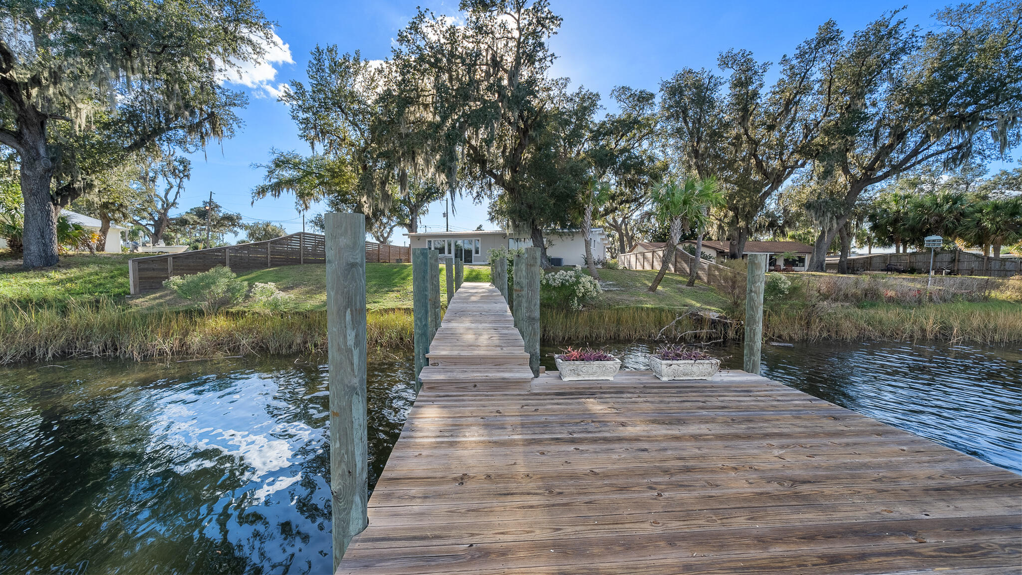 3711 Shoreline Circle