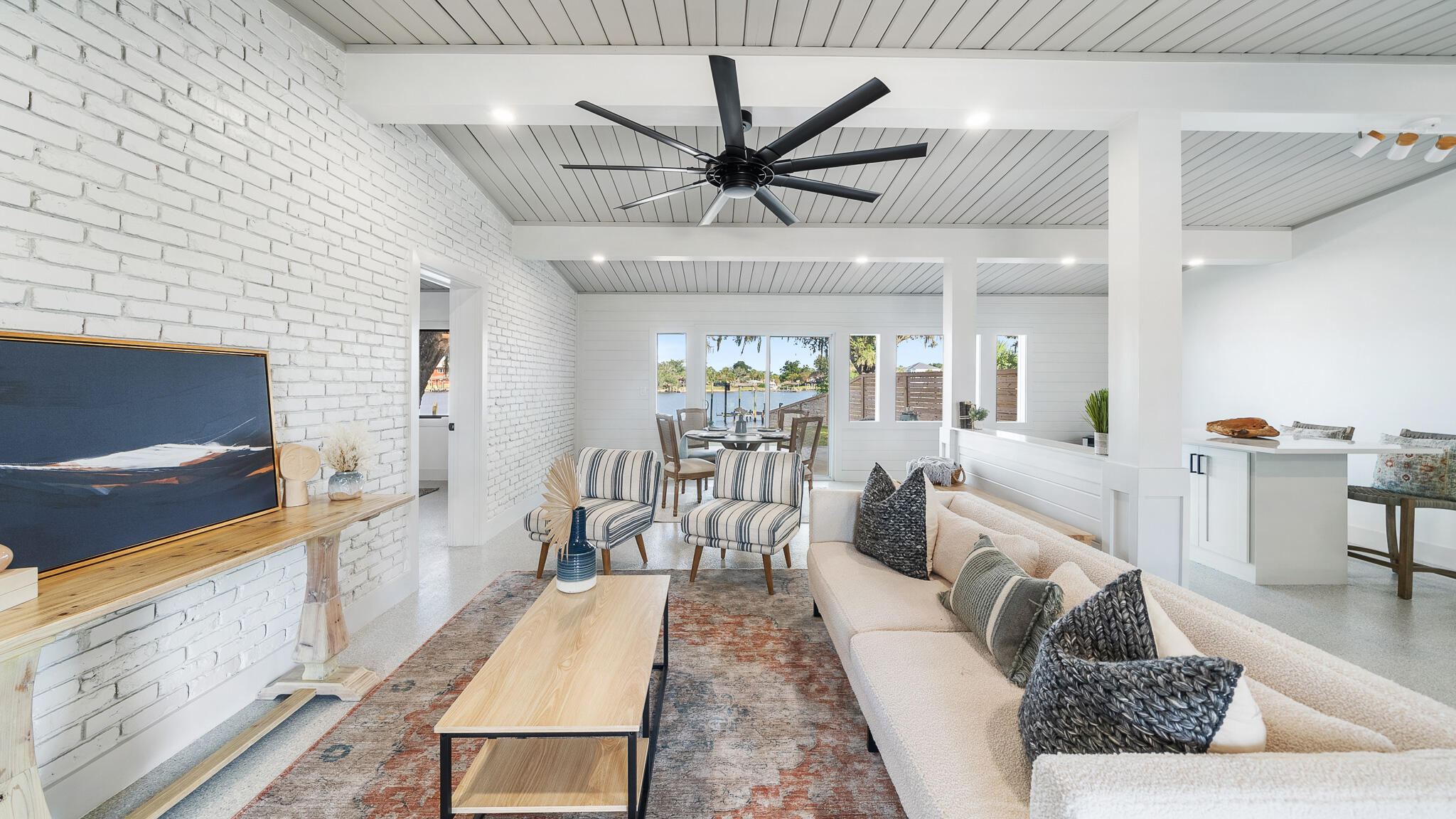 3711 Shoreline Circle