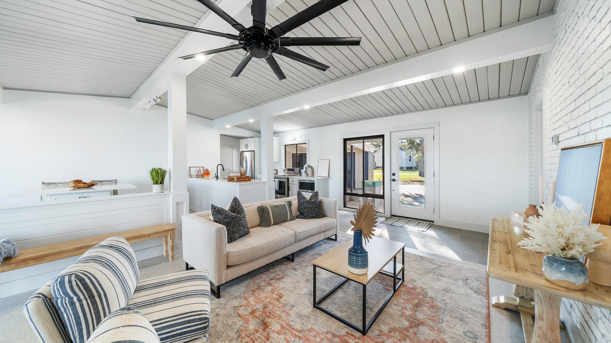 3711 Shoreline Circle