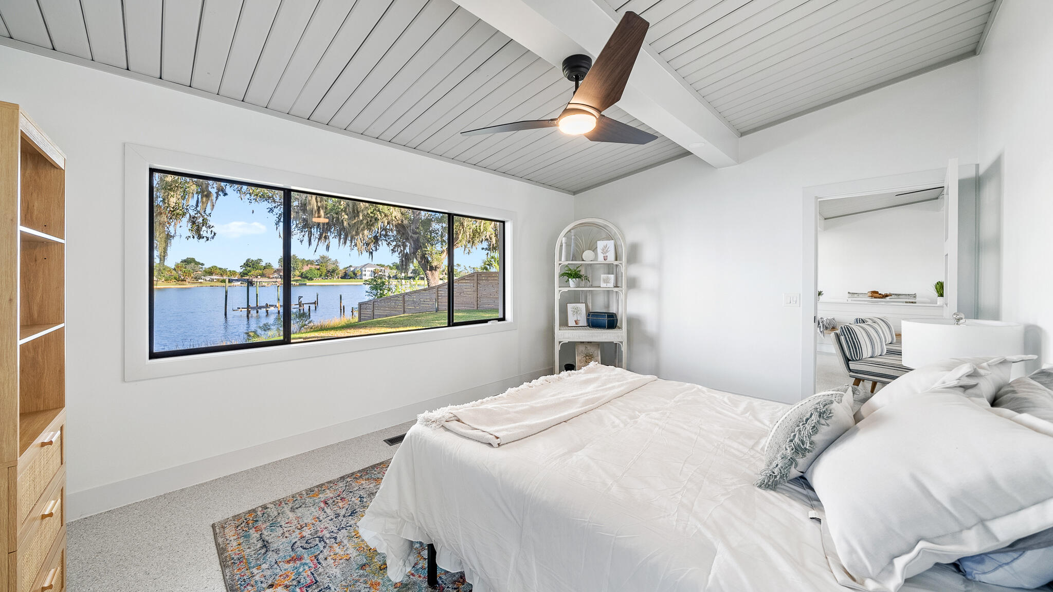 3711 Shoreline Circle