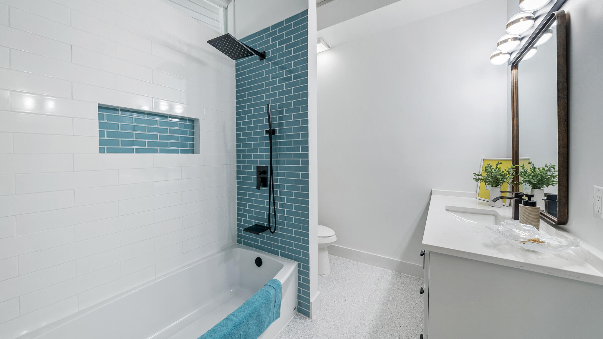 3711 Shoreline Circle