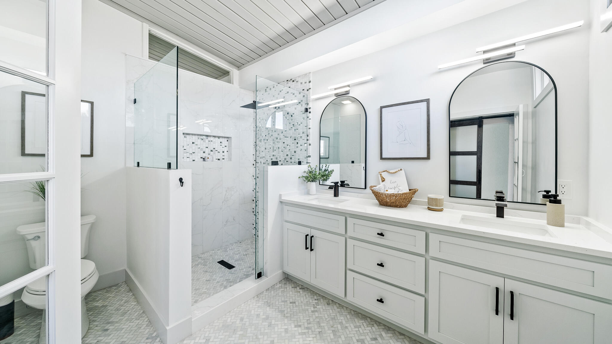 3711 Shoreline Circle