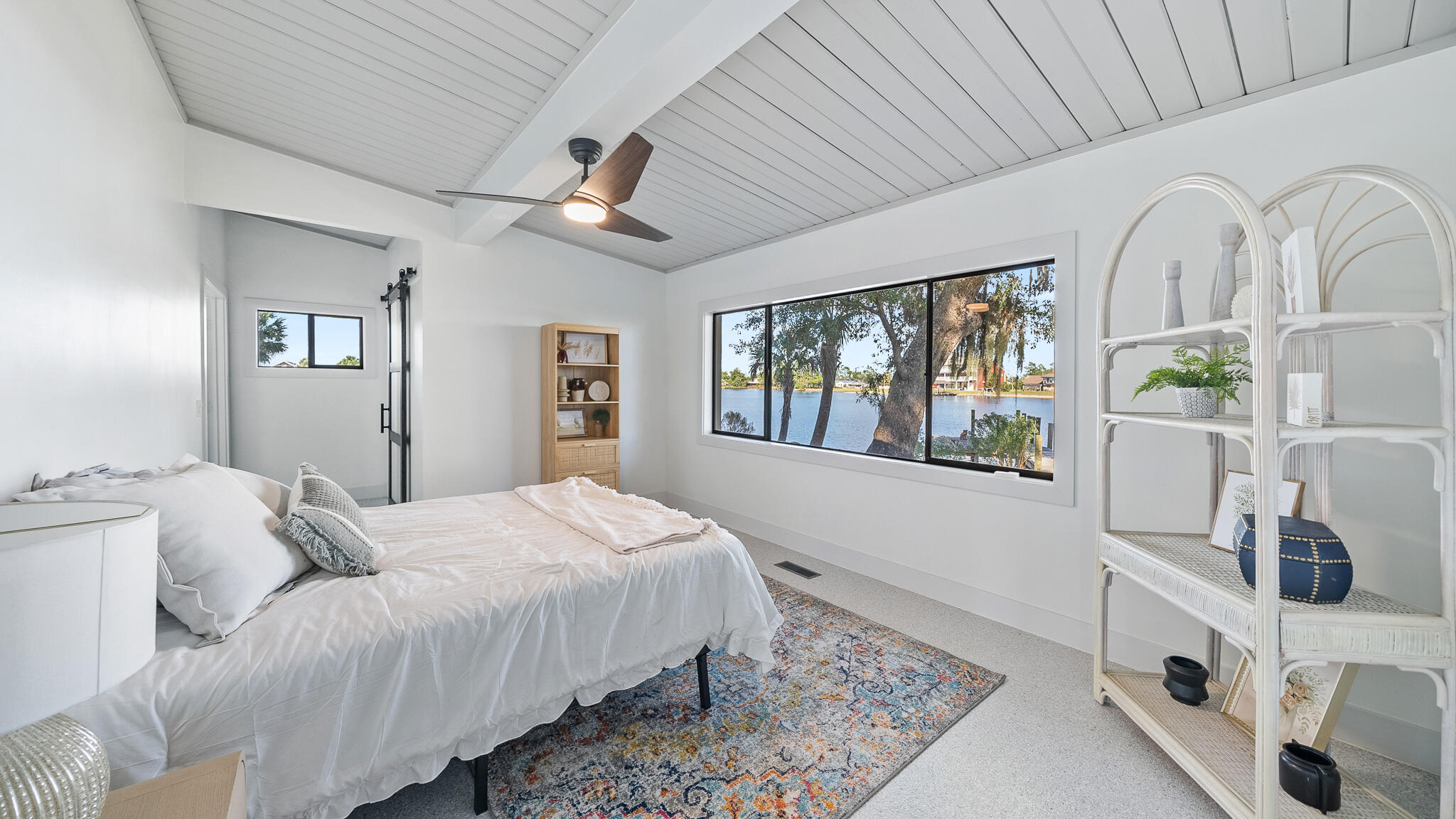 3711 Shoreline Circle