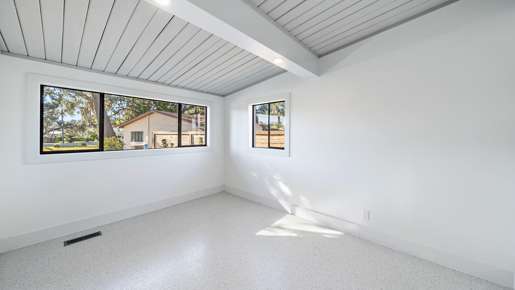 3711 Shoreline Circle