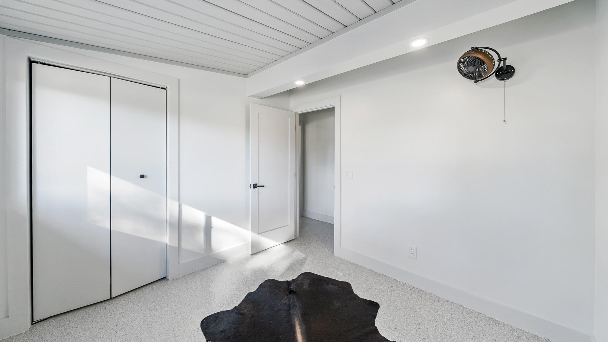 3711 Shoreline Circle