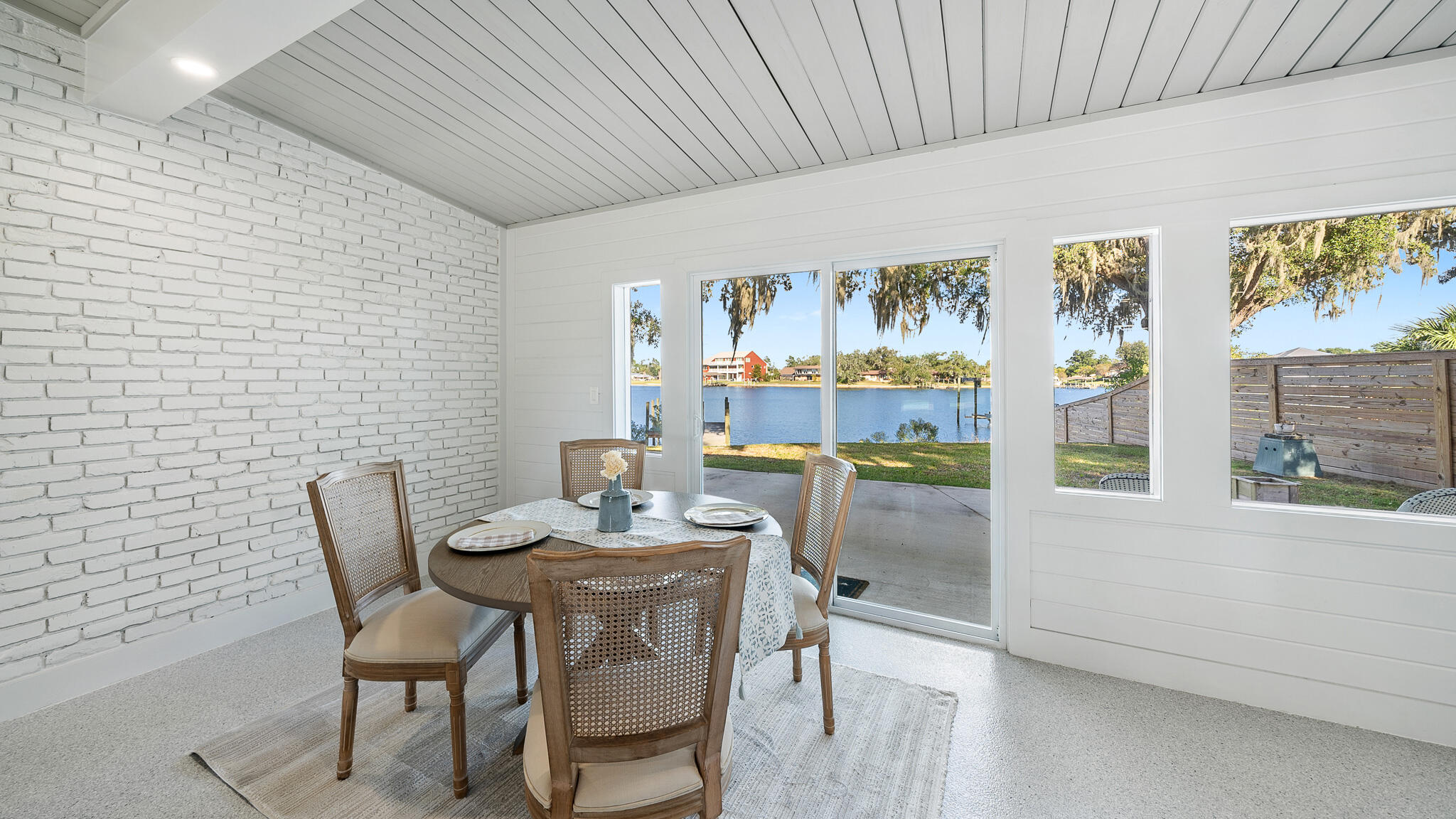 3711 Shoreline Circle