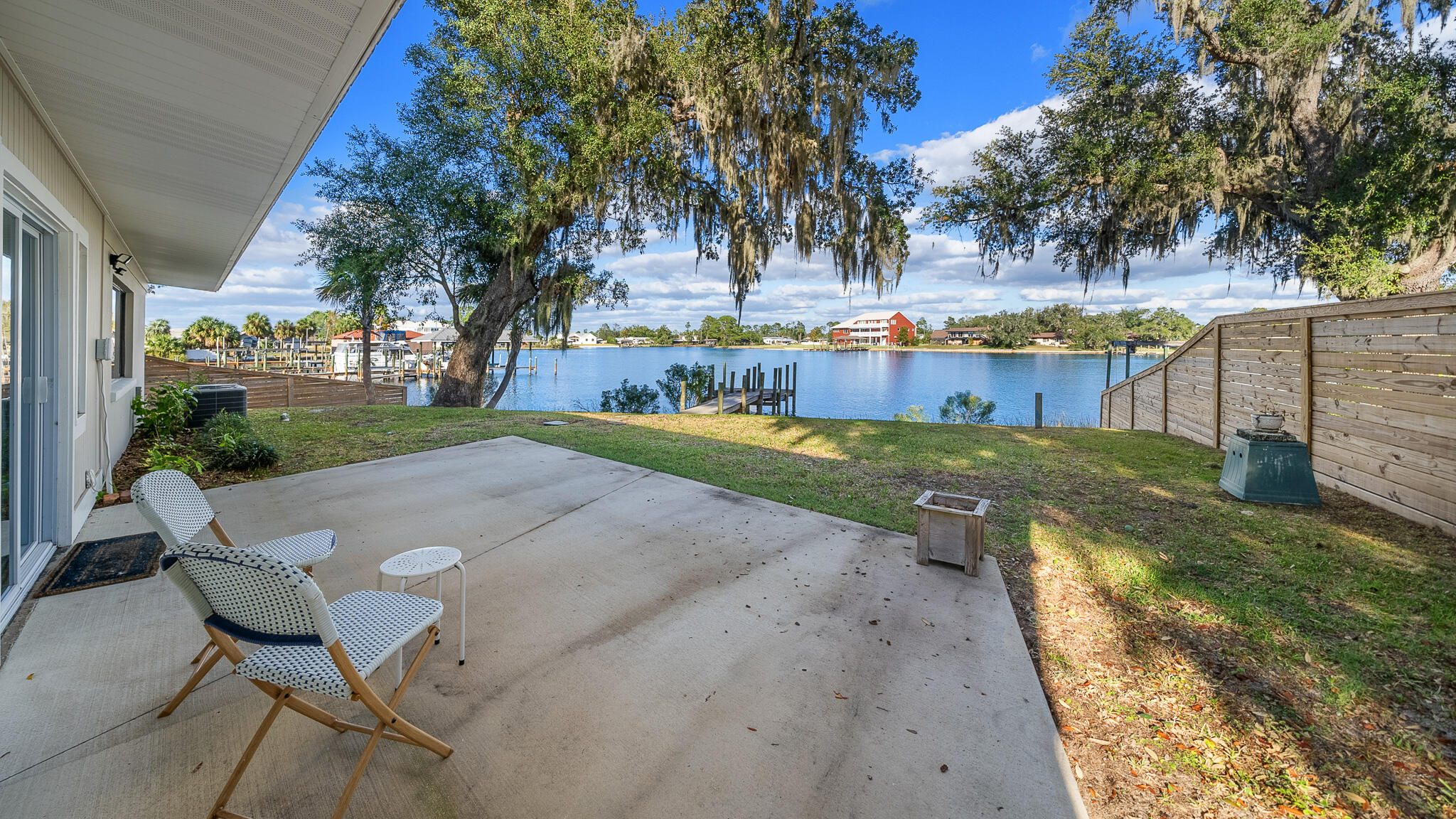 3711 Shoreline Circle