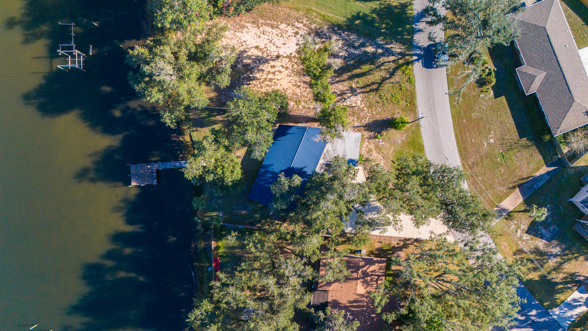 3711 Shoreline Circle