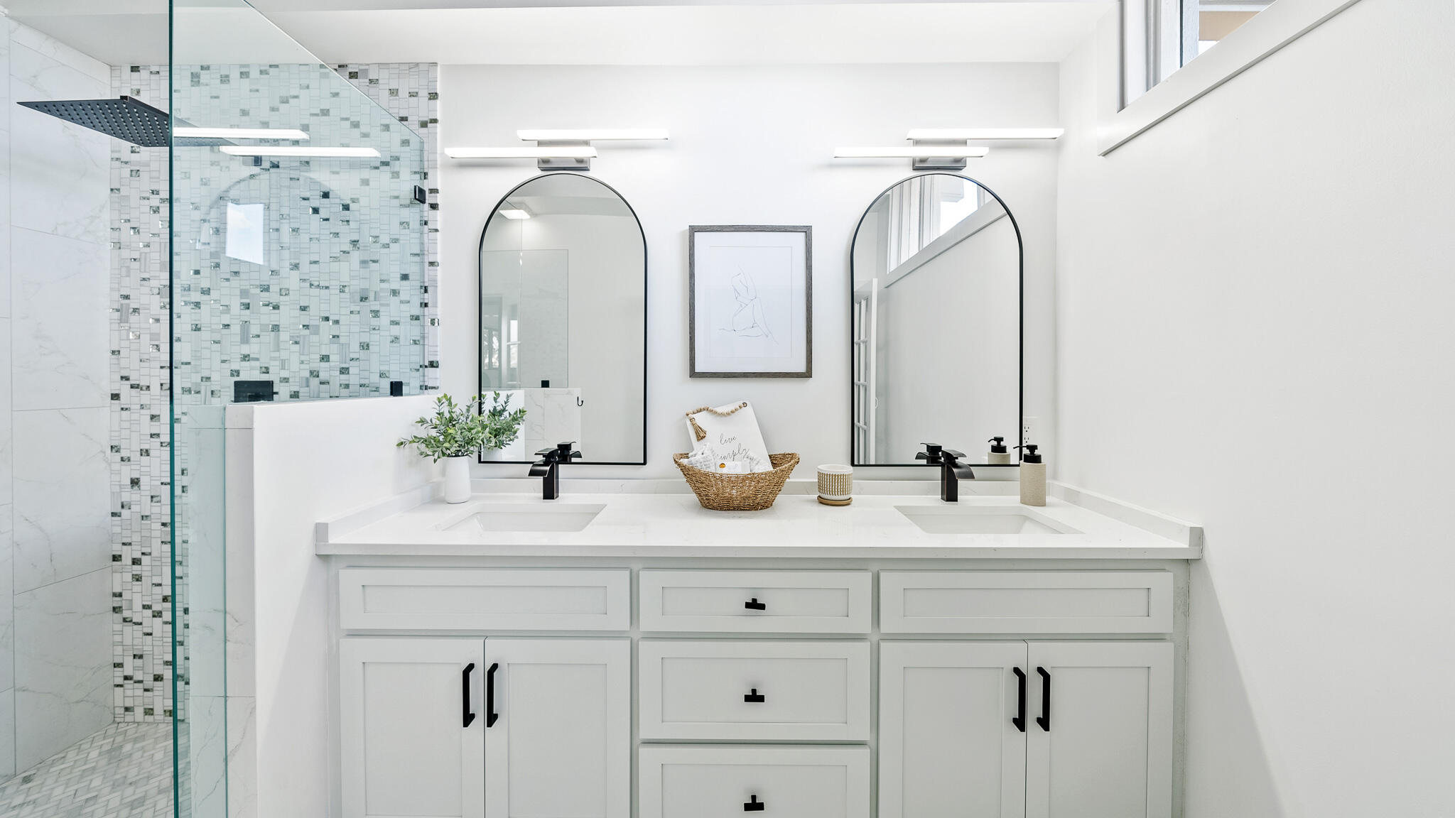 3711 Shoreline Circle