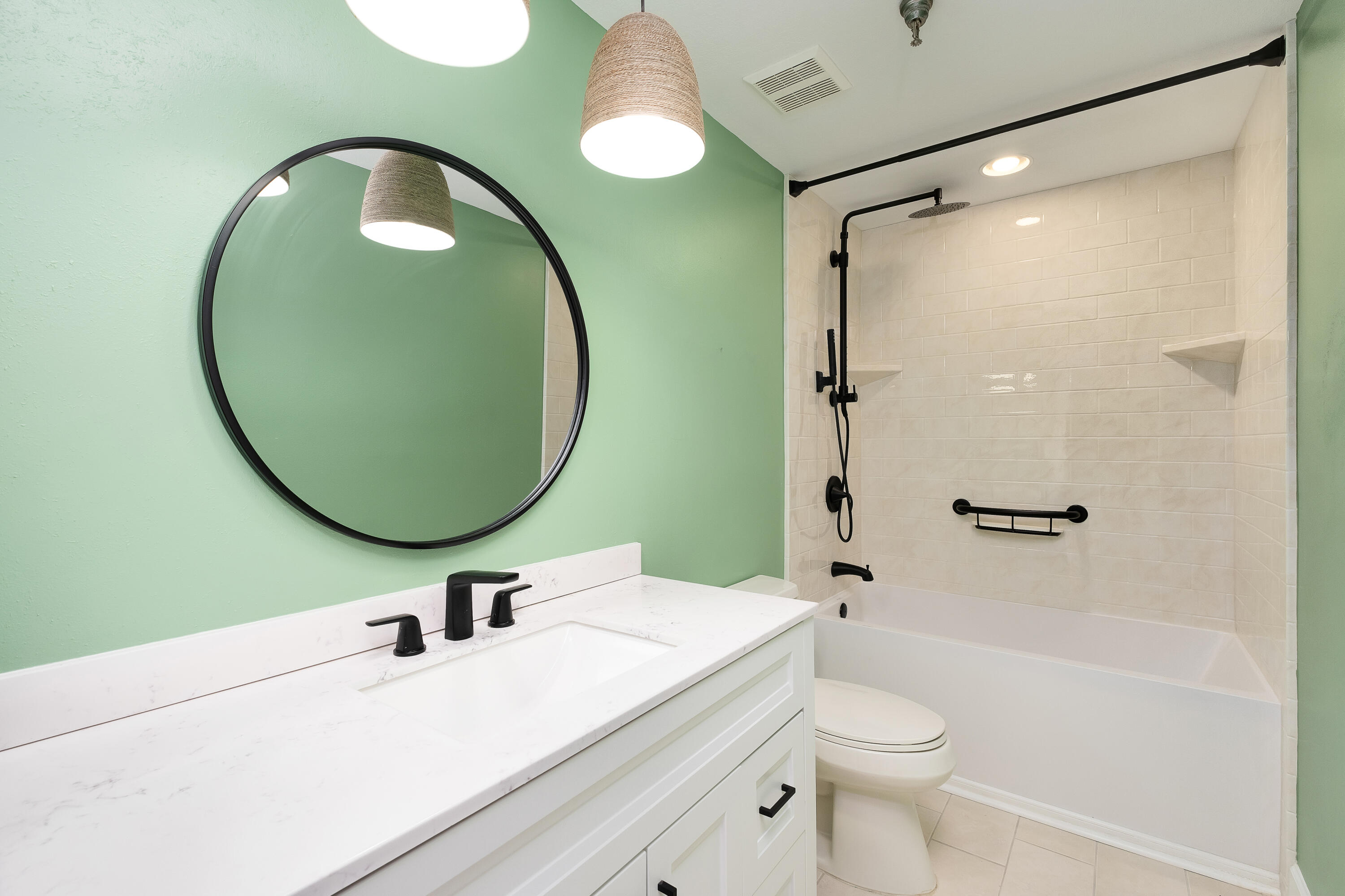 223 Durango Road, 3B