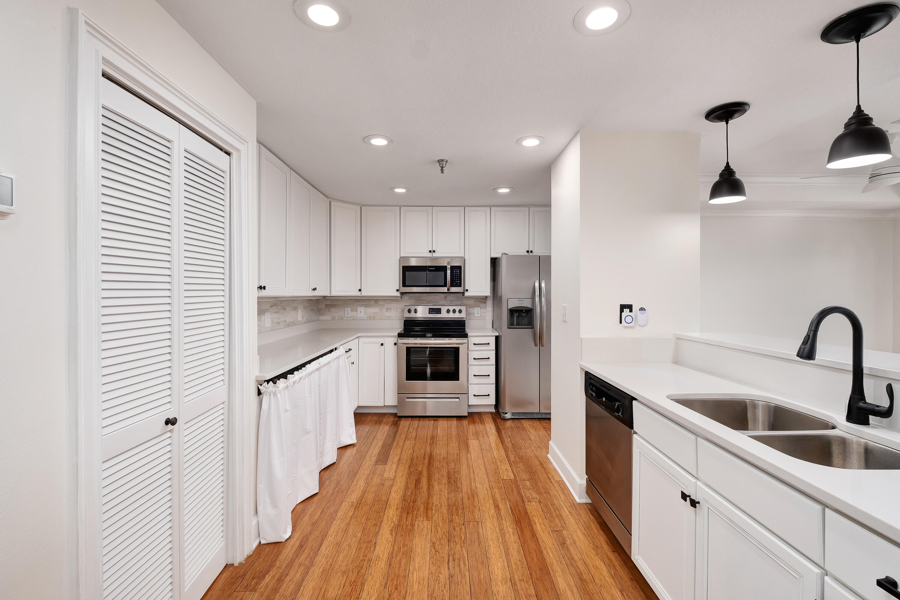 223 Durango Road, 3B