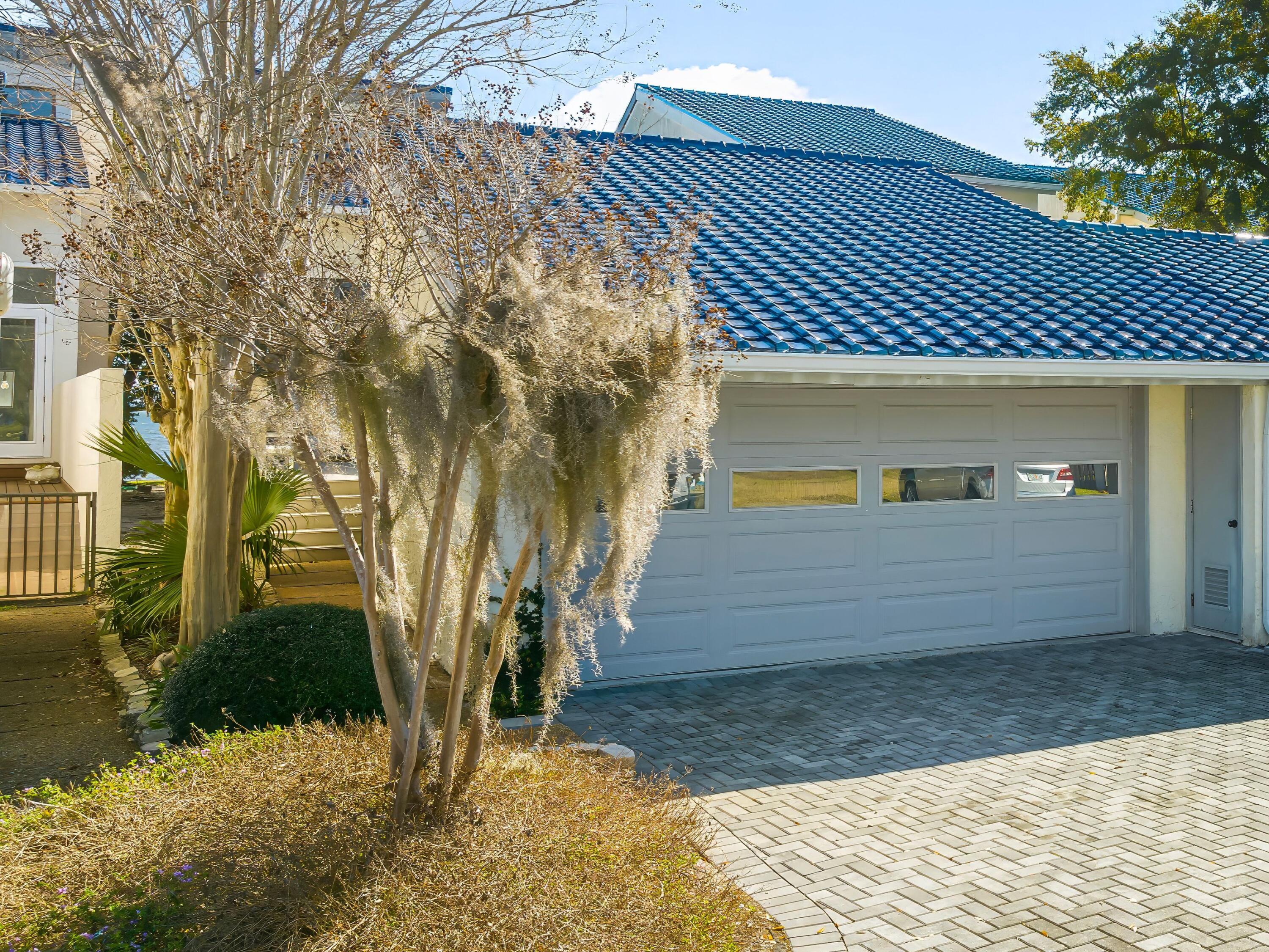 425 Bayshore Drive, 18
