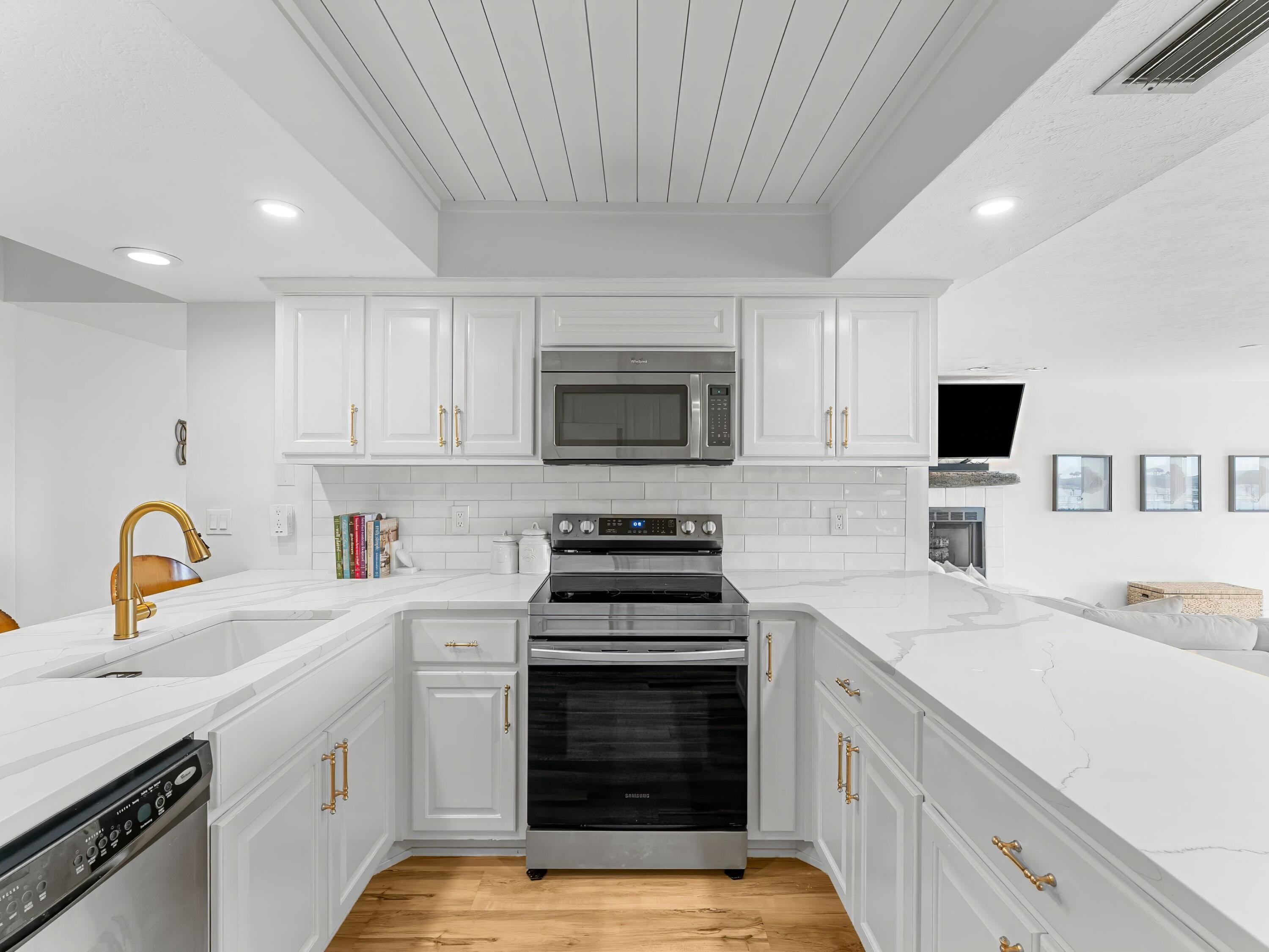 425 Bayshore Drive, 18