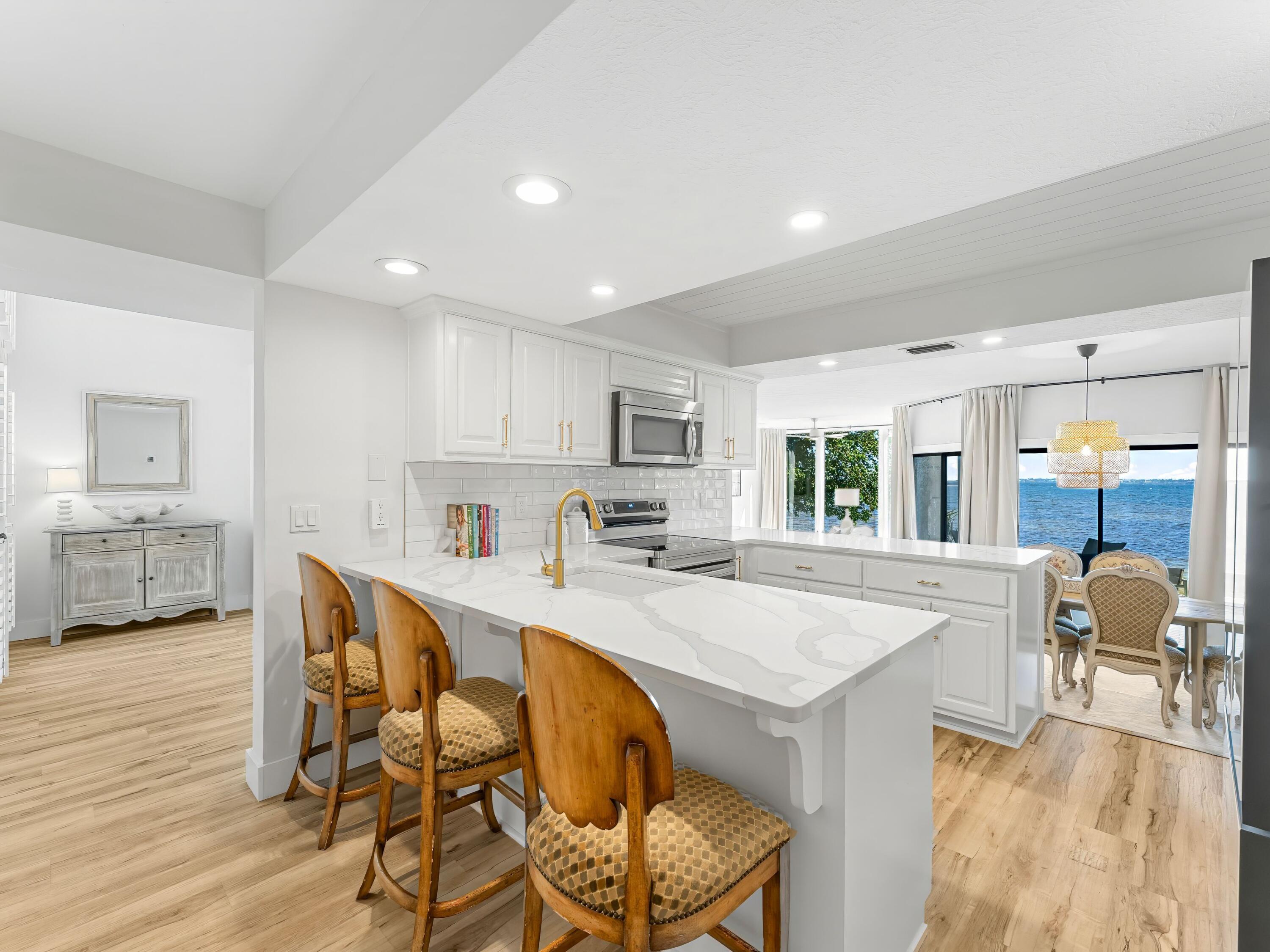 425 Bayshore Drive, 18