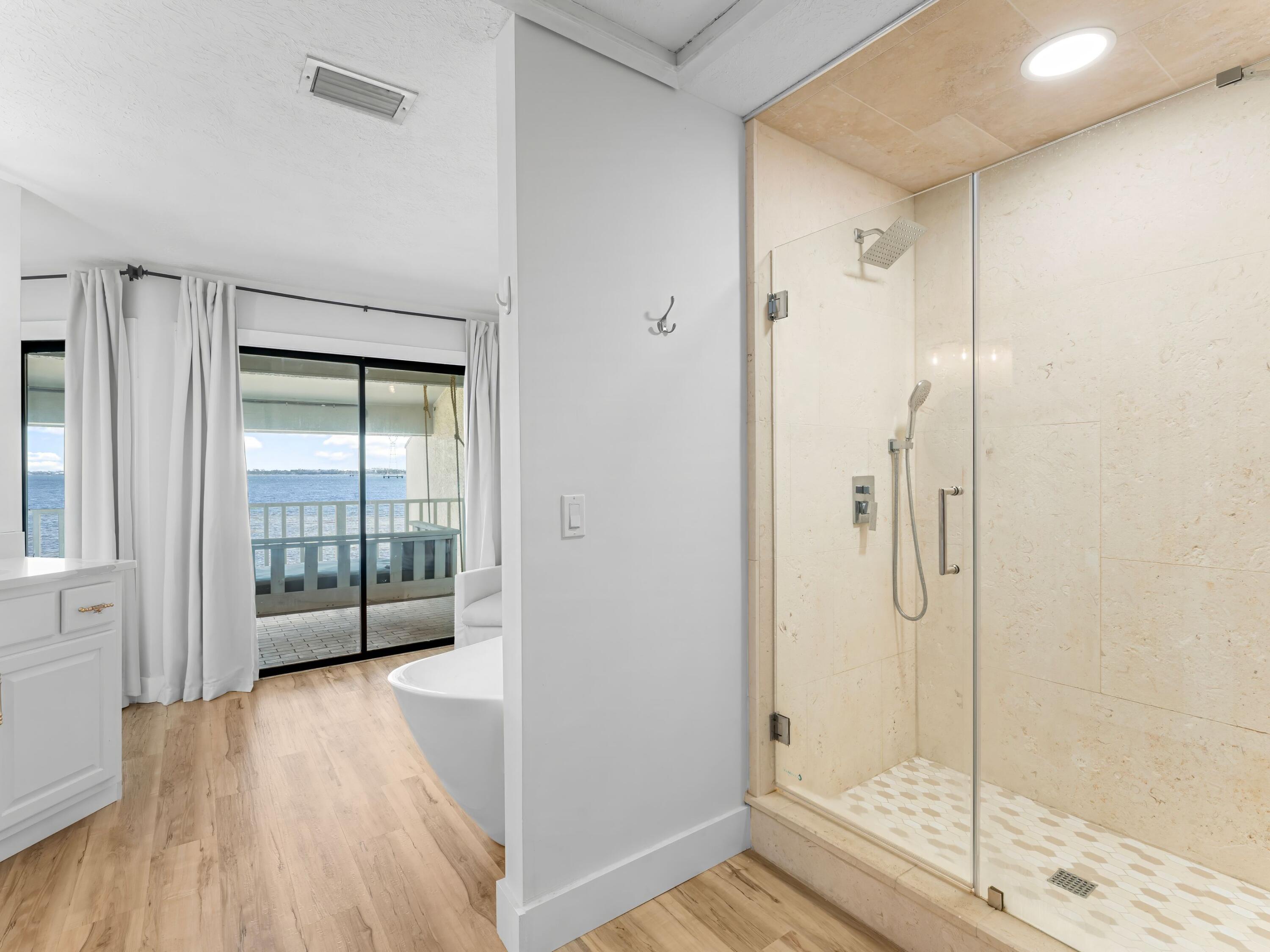 425 Bayshore Drive, 18