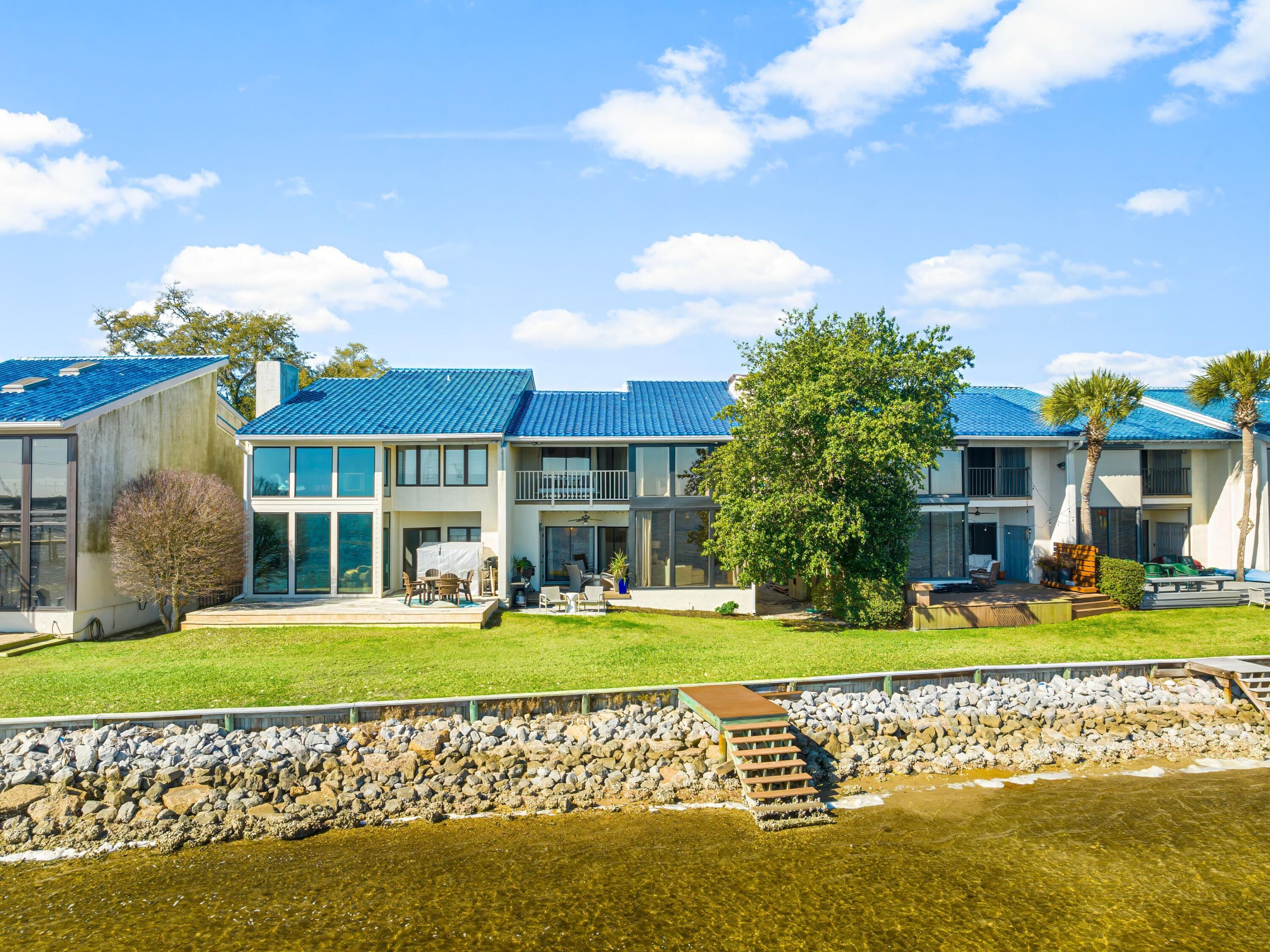 425 Bayshore Drive, 18