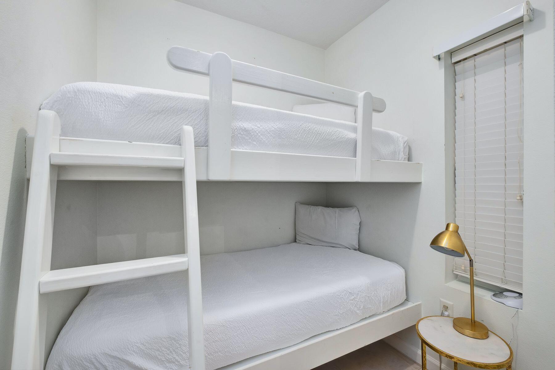 15 Chivas Lane, # 404A