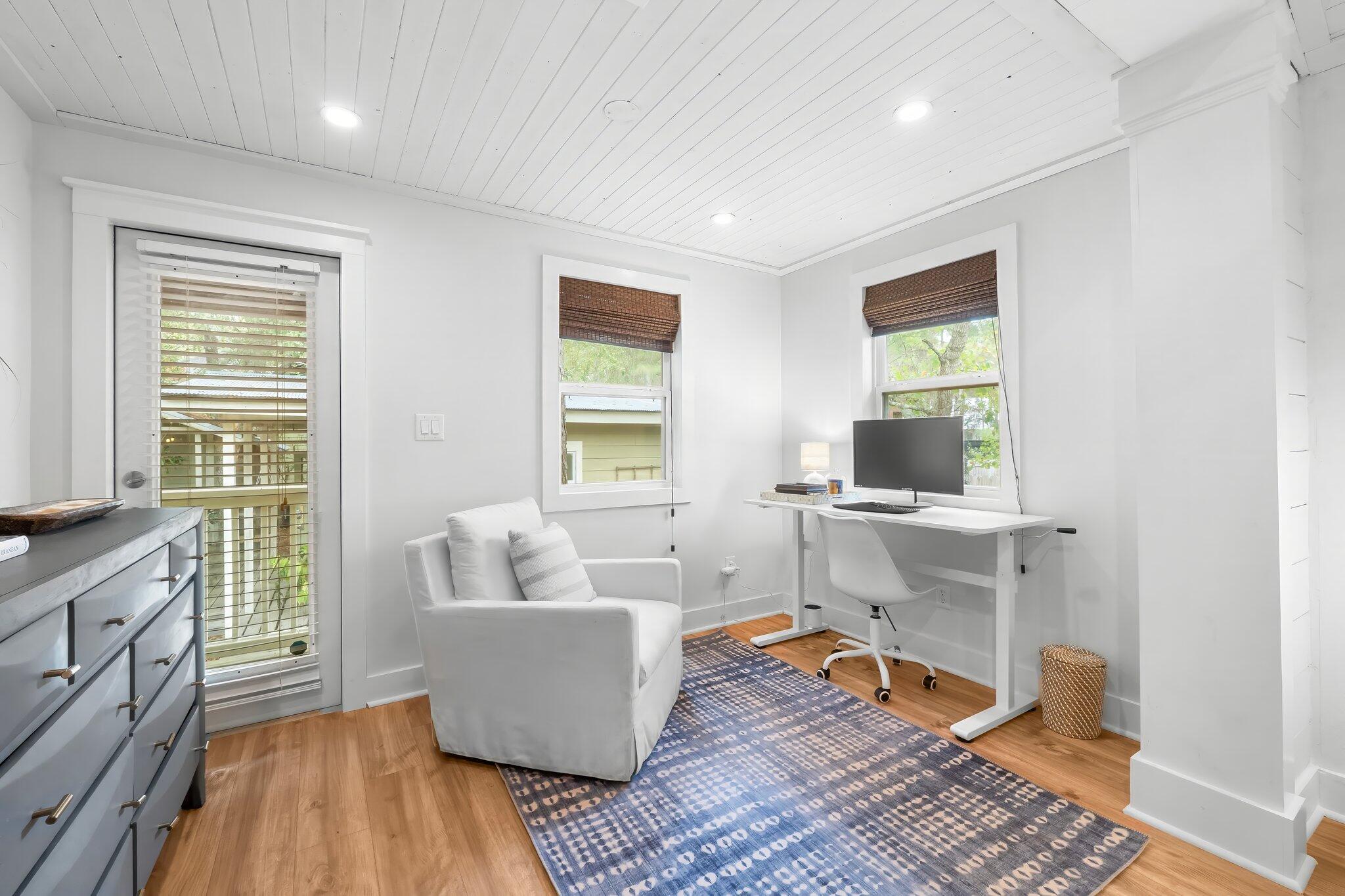 77 E Georgie Street