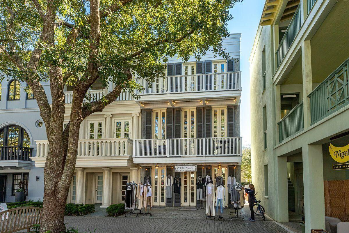 201 E Ruskin Place