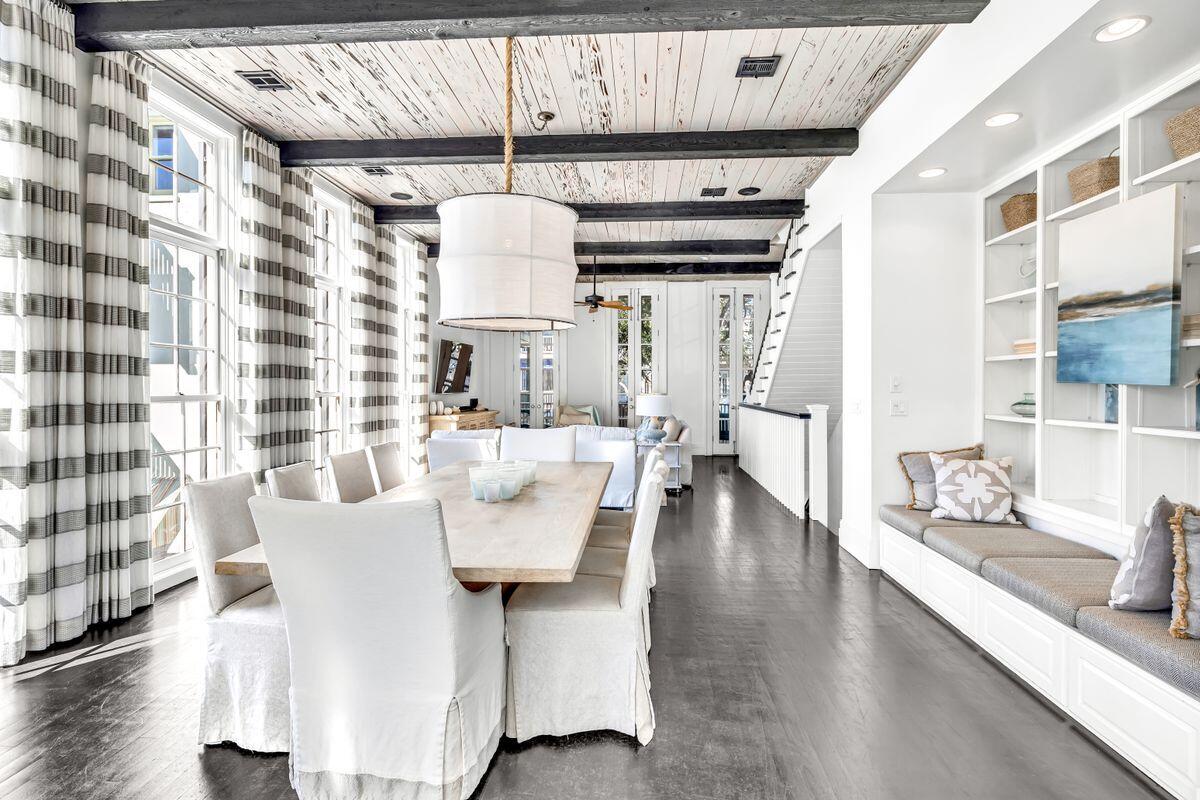201 E Ruskin Place
