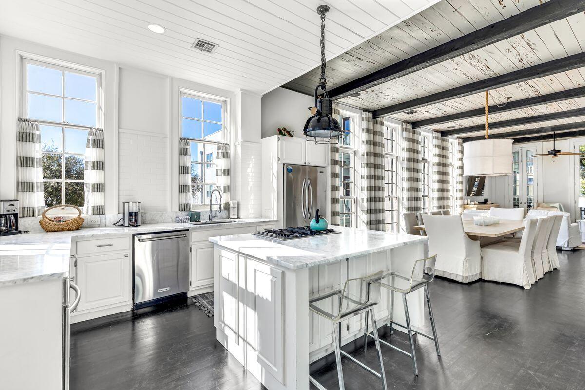 201 E Ruskin Place