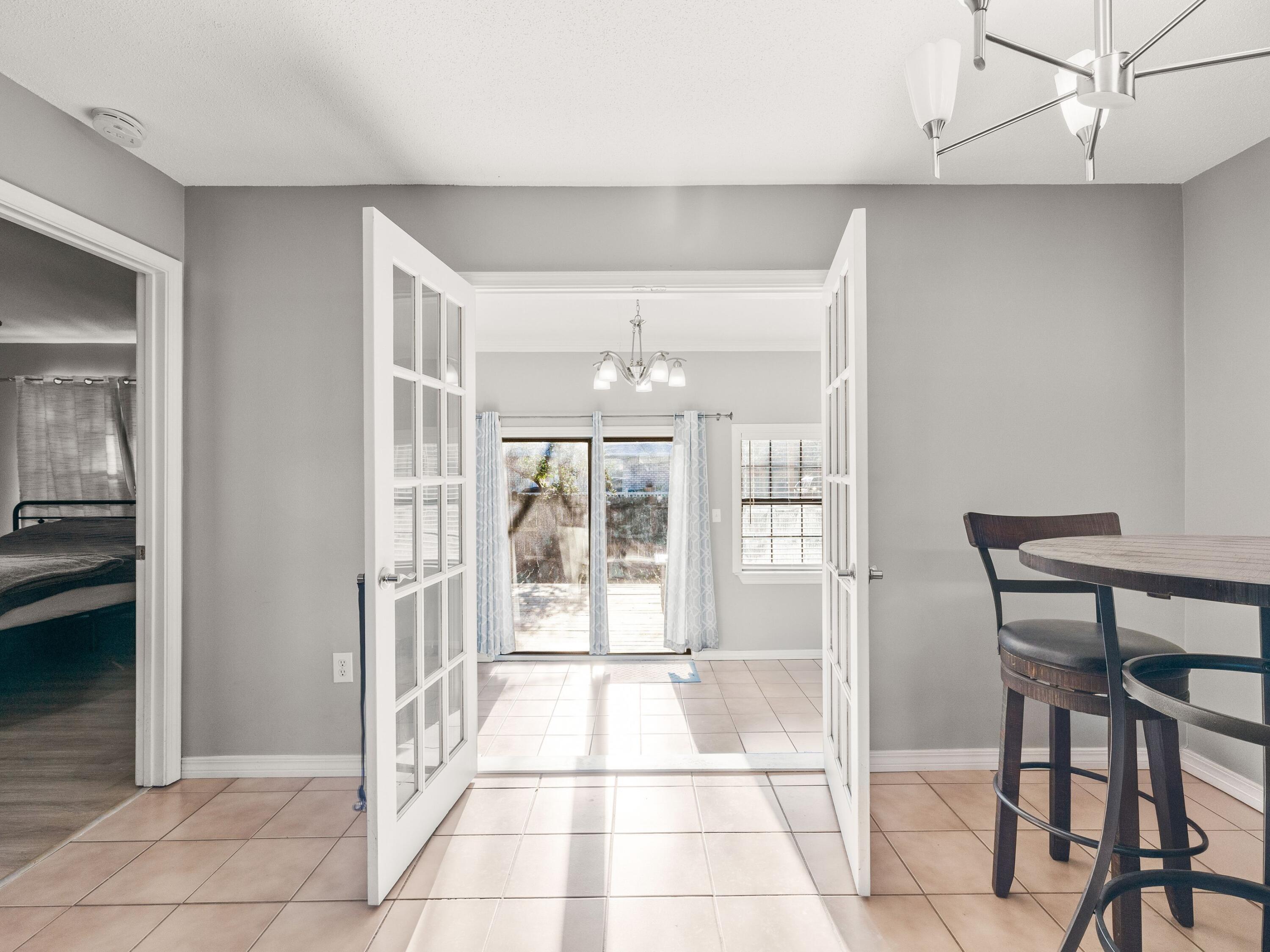 2554 Oleander Drive