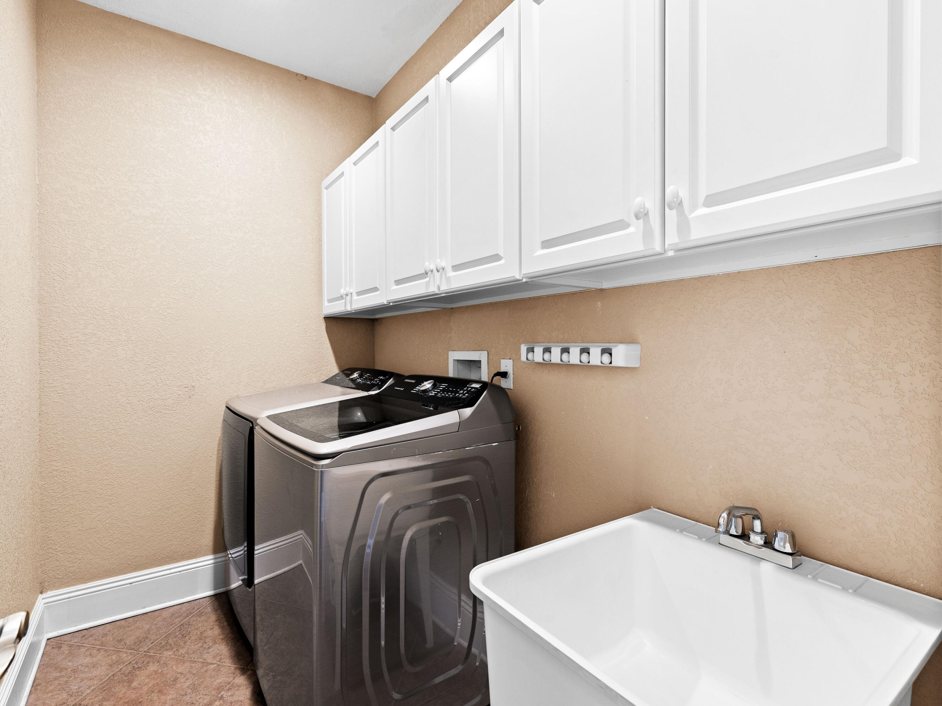 86 River Circle