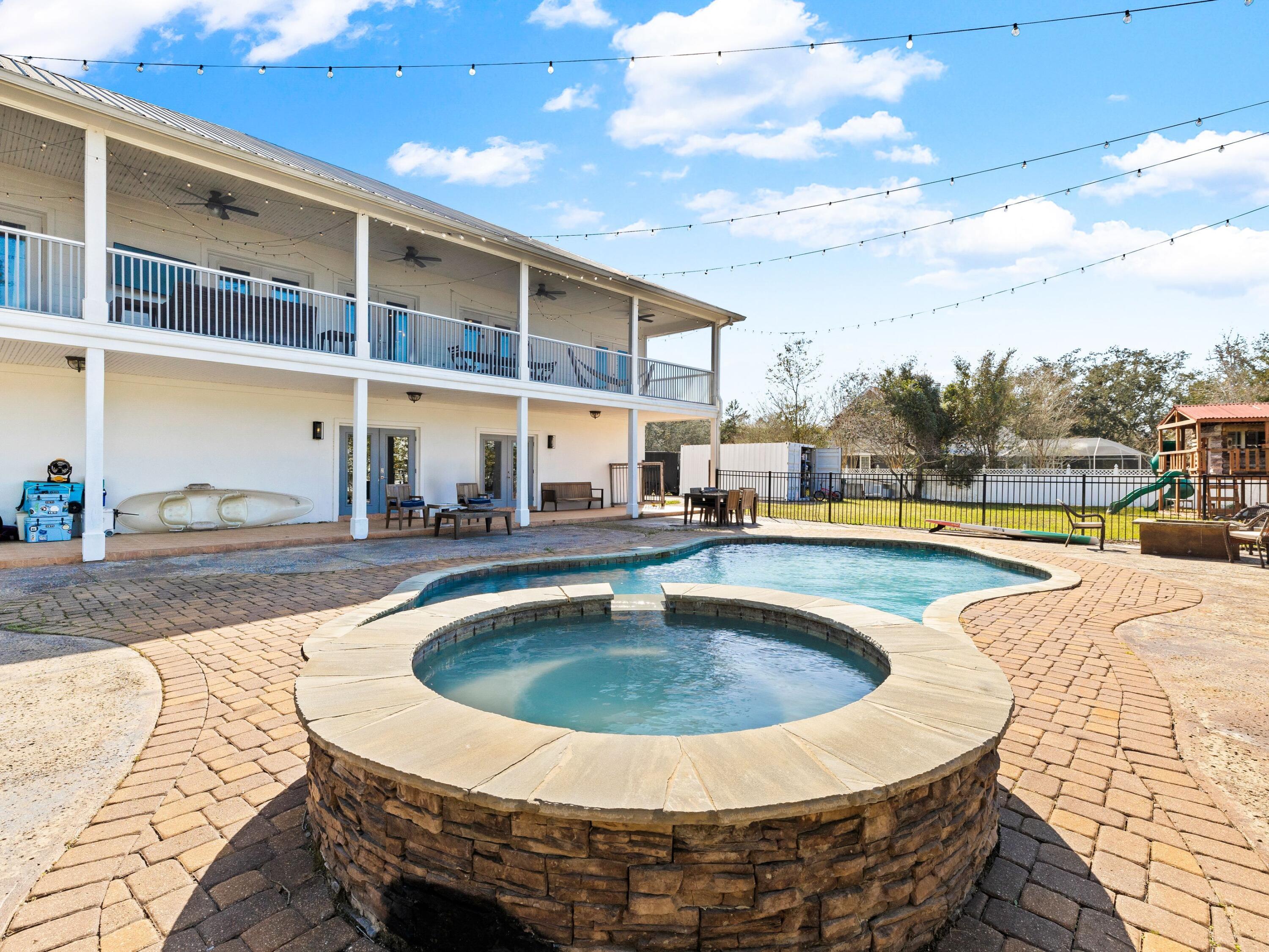 86 River Circle