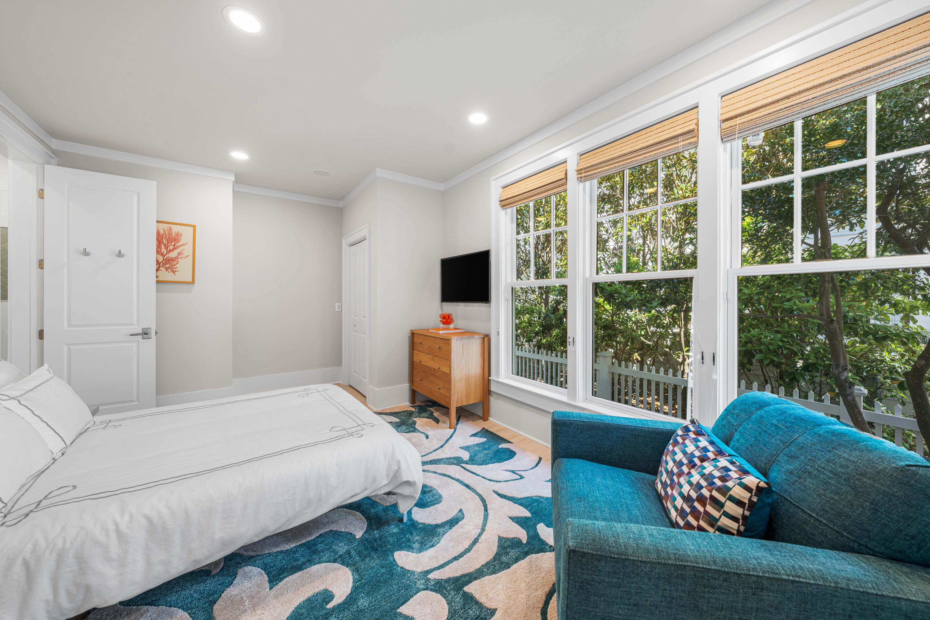 23 S Founders Lane