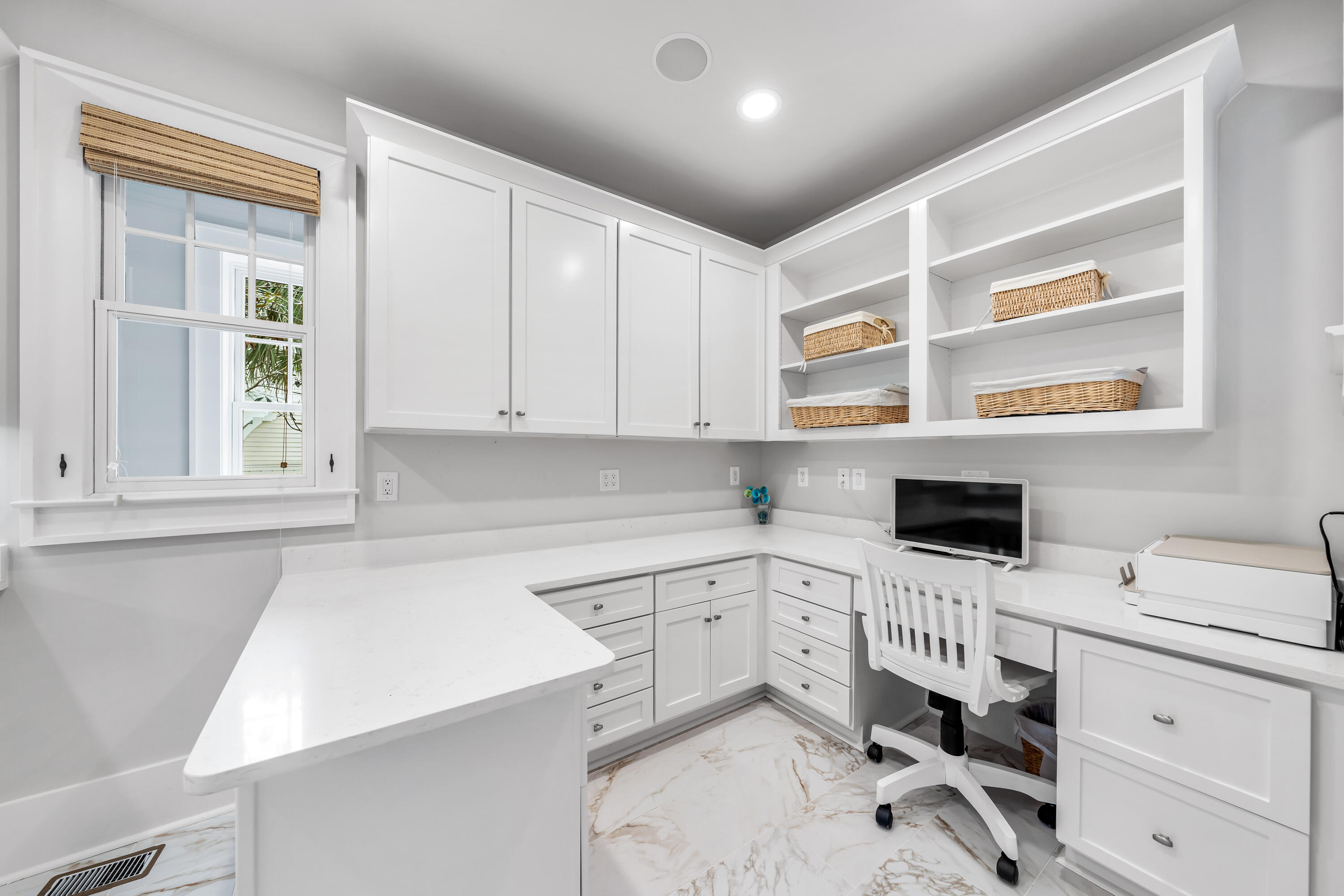 23 S Founders Lane