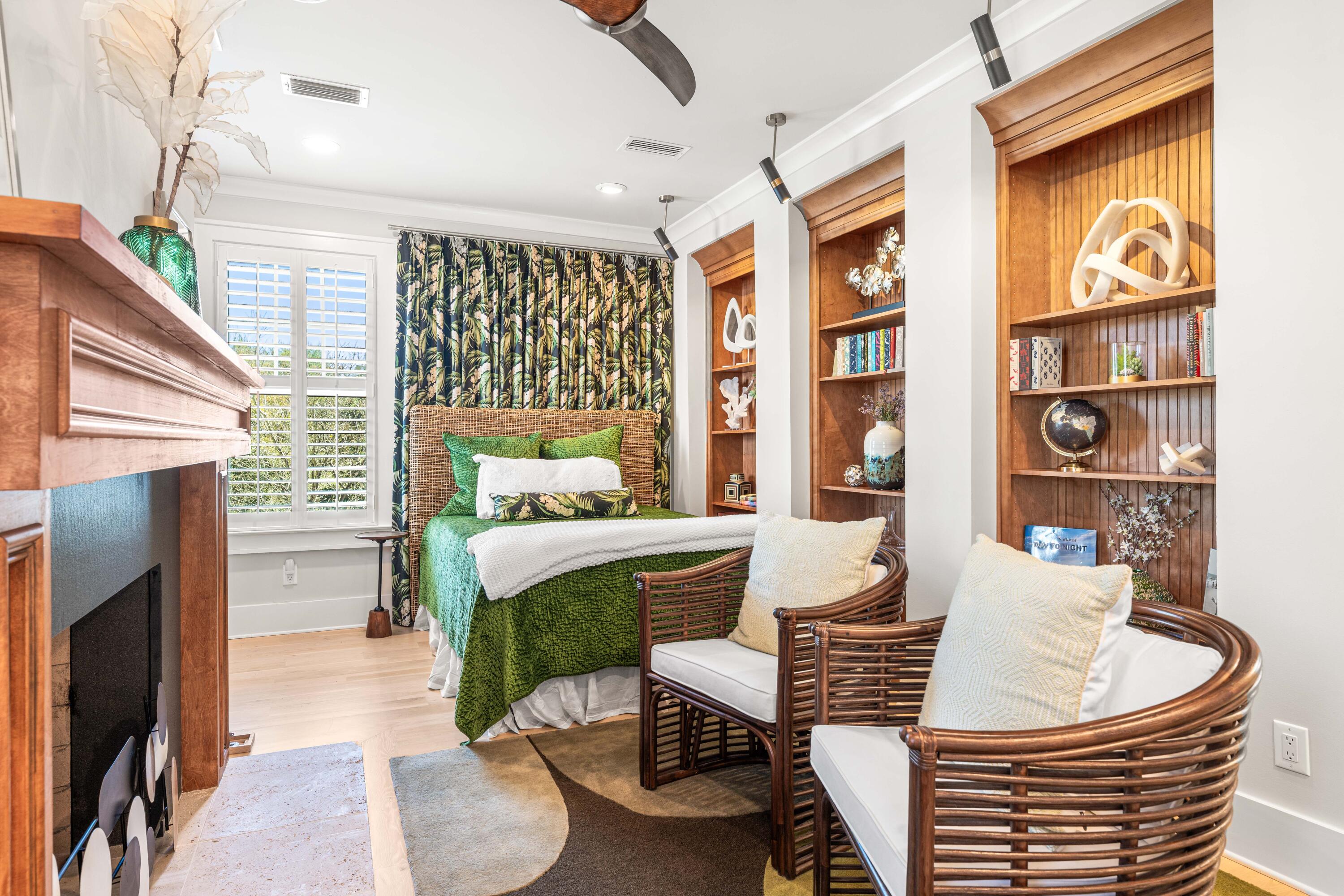 23 S Founders Lane