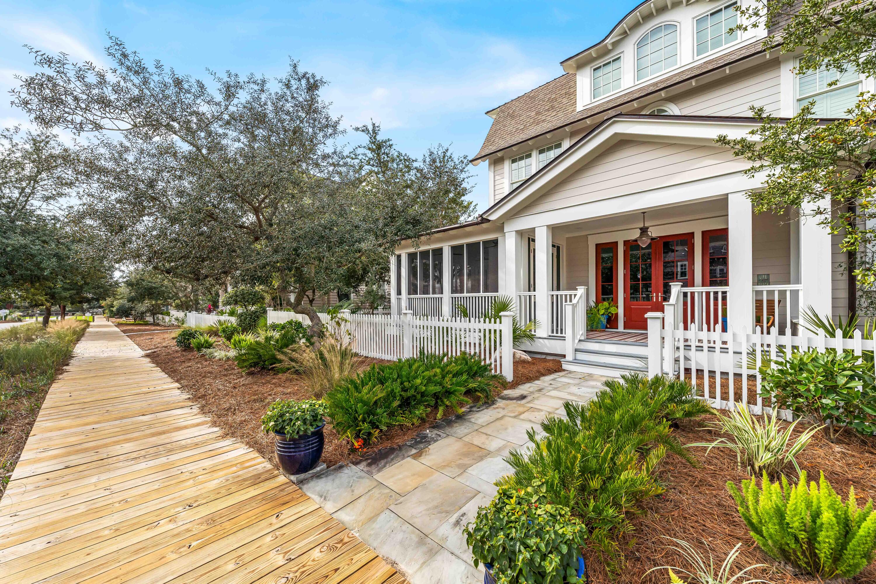 23 S Founders Lane