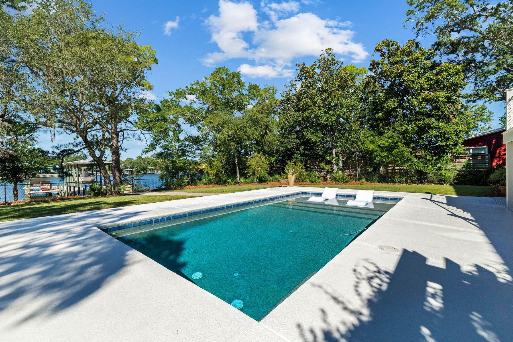 1475 W Hewett Road