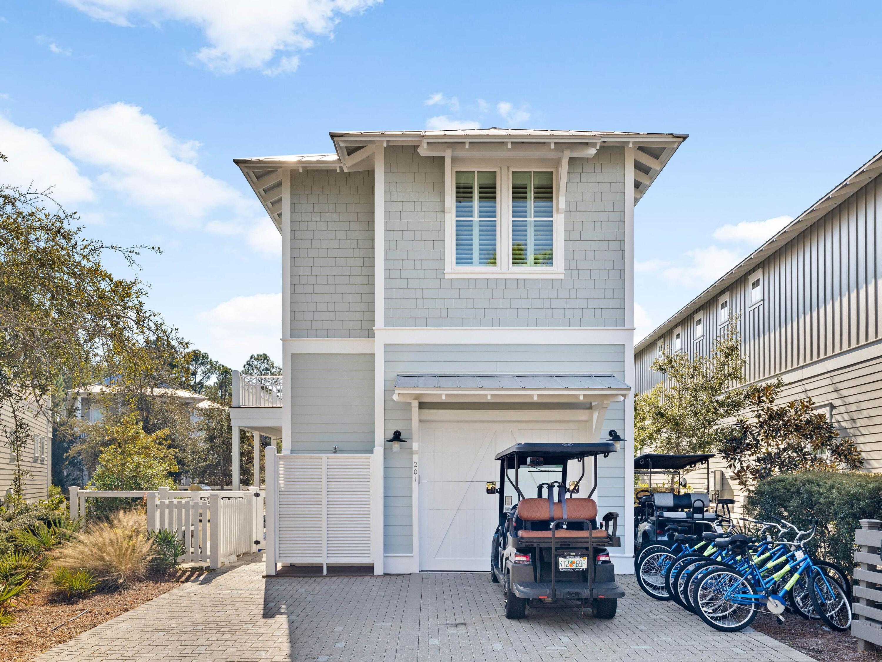 201 E Royal Fern Way