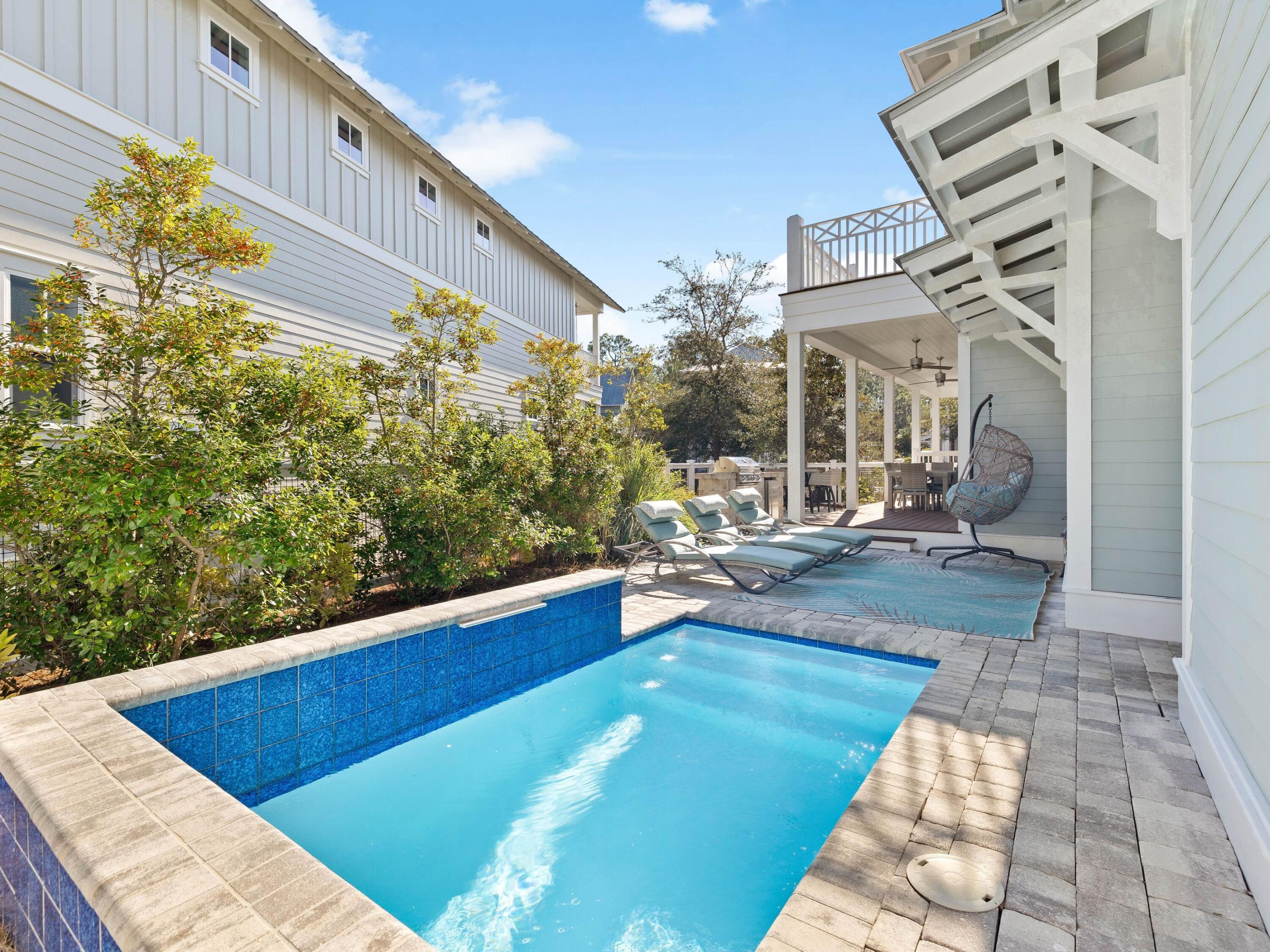 201 E Royal Fern Way