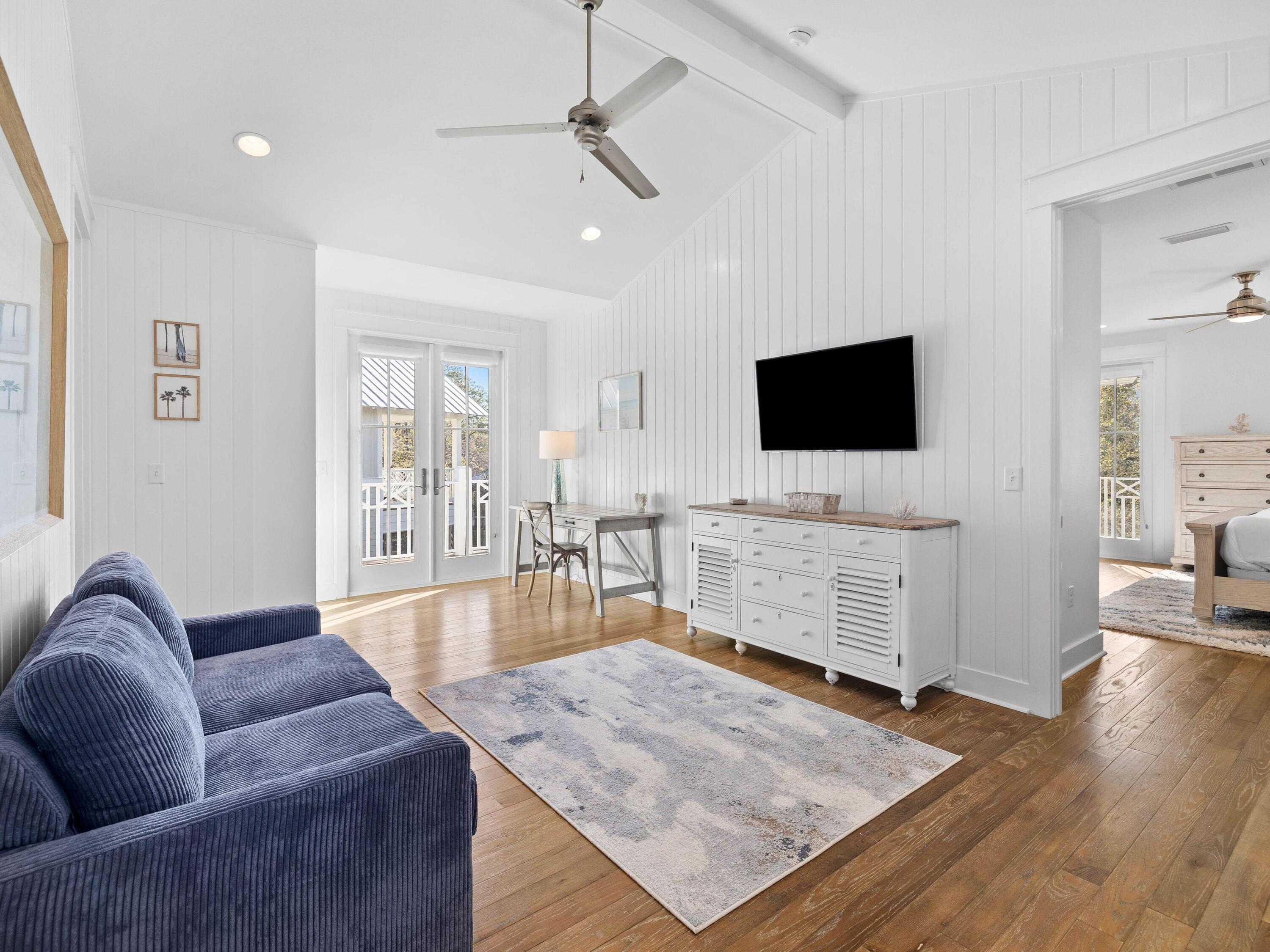 201 E Royal Fern Way