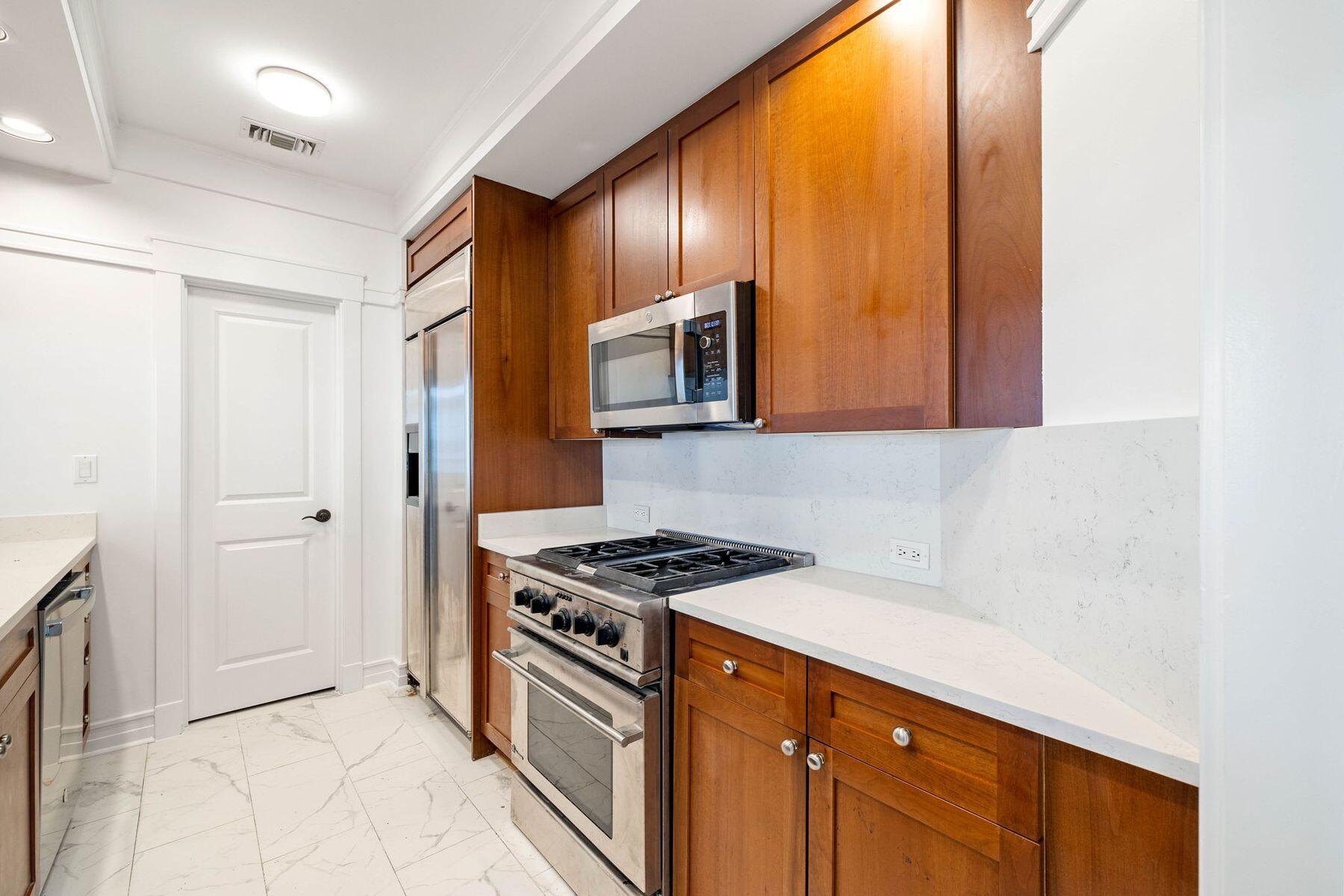 1101 Sawgrass Court 102