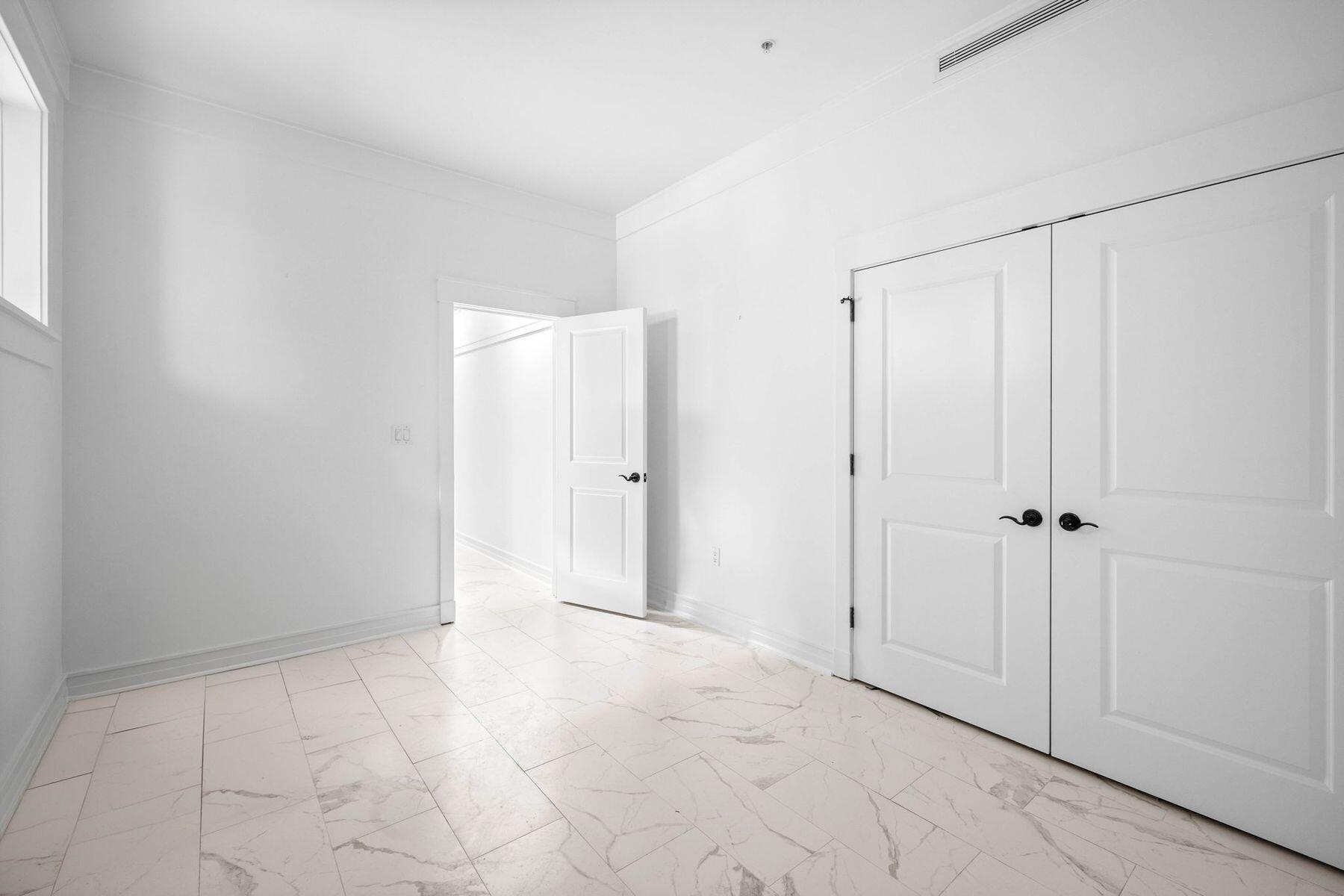 1101 Sawgrass Court 102