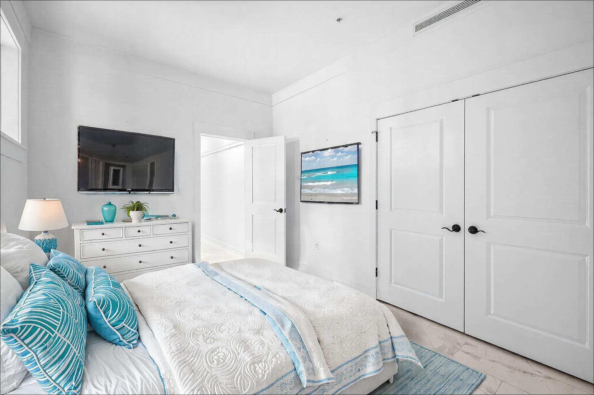 1101 Sawgrass Court 102