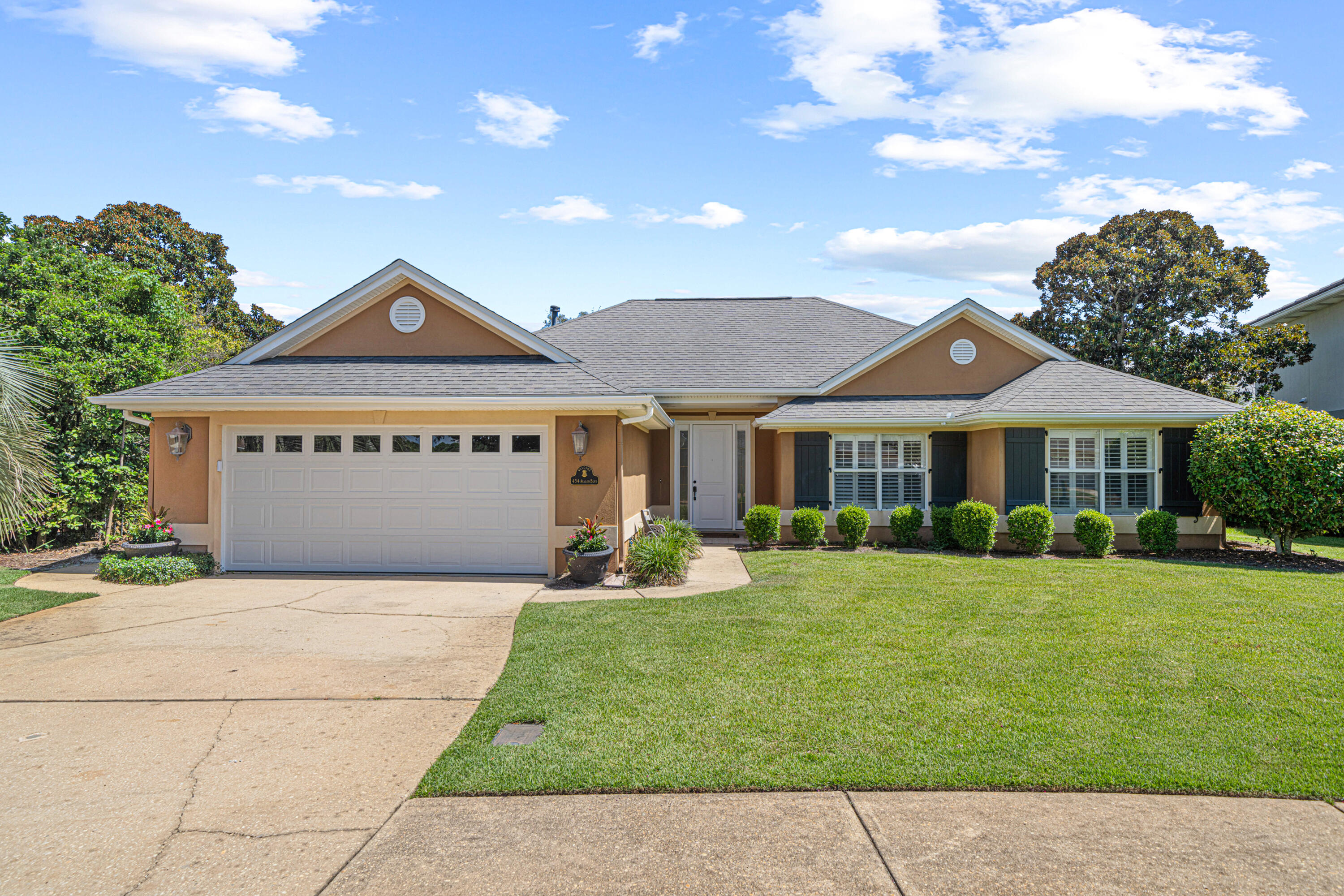 454 Avalon Boulevard
